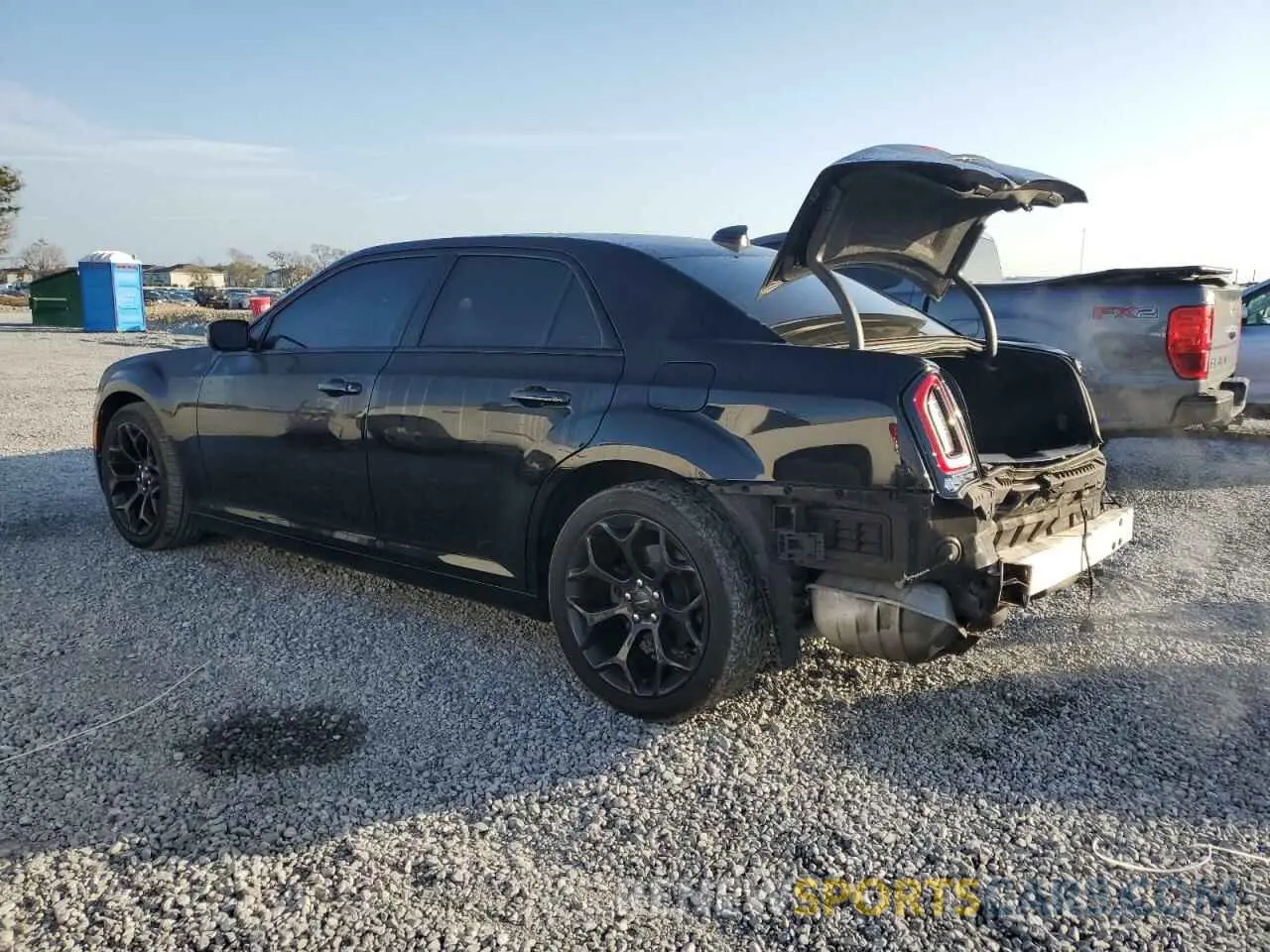 2 fotografías del automóvil dañado 2C3CCAAG8KH601892 CHRYSLER 300 2019