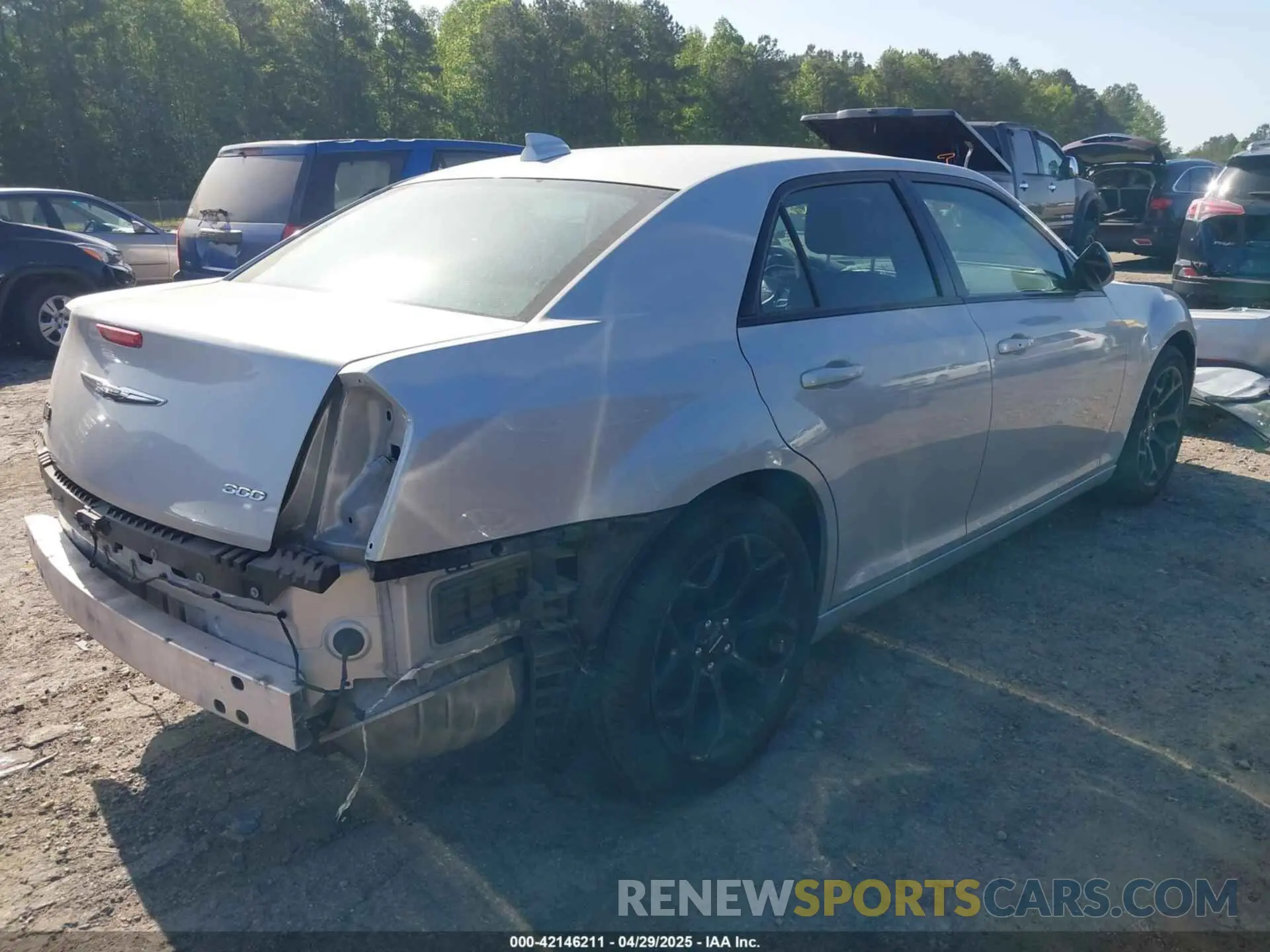 4 fotografías del automóvil dañado 2C3CCAAG9KH581040 CHRYSLER 300 2019