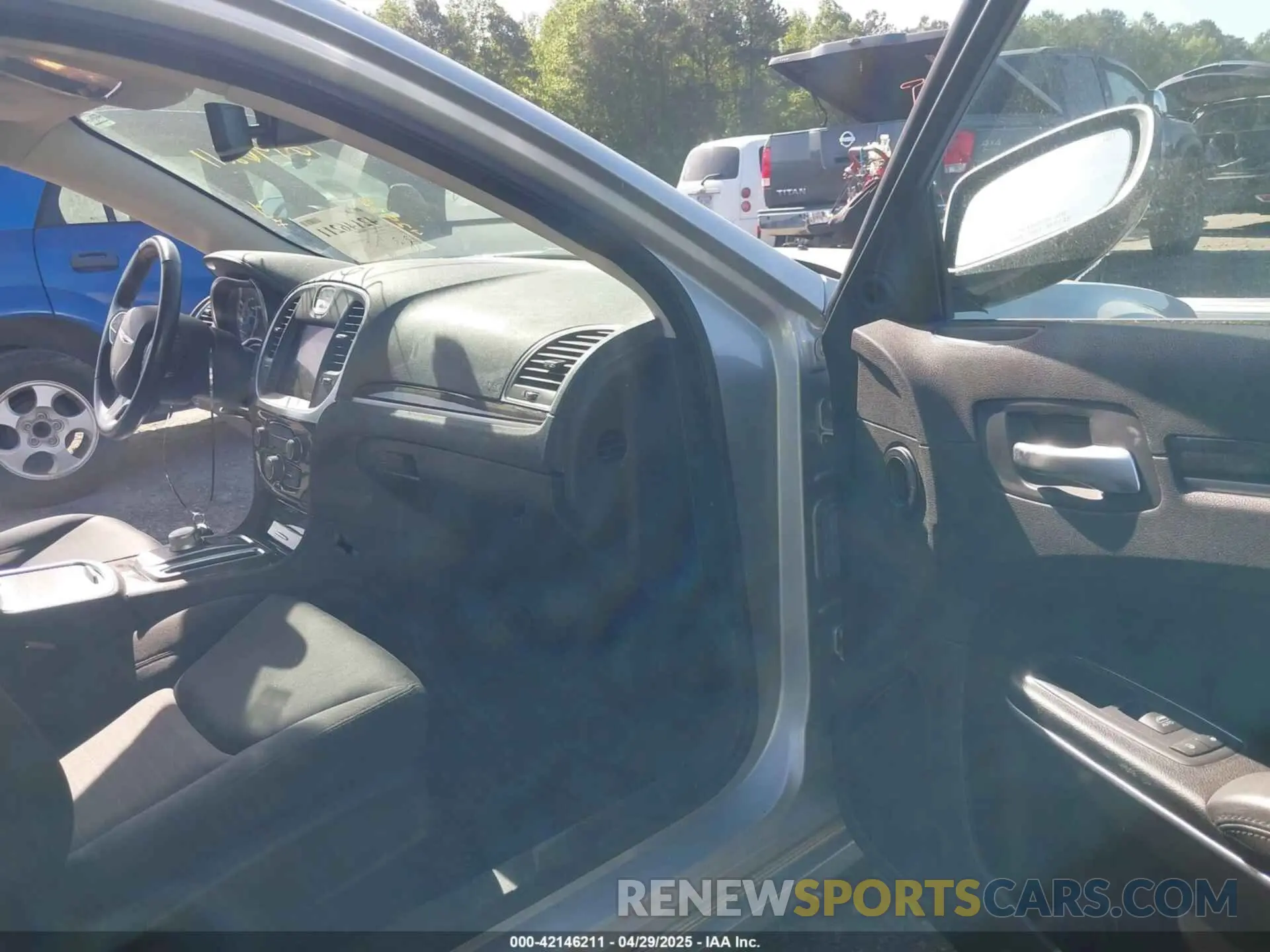 5 fotografías del automóvil dañado 2C3CCAAG9KH581040 CHRYSLER 300 2019