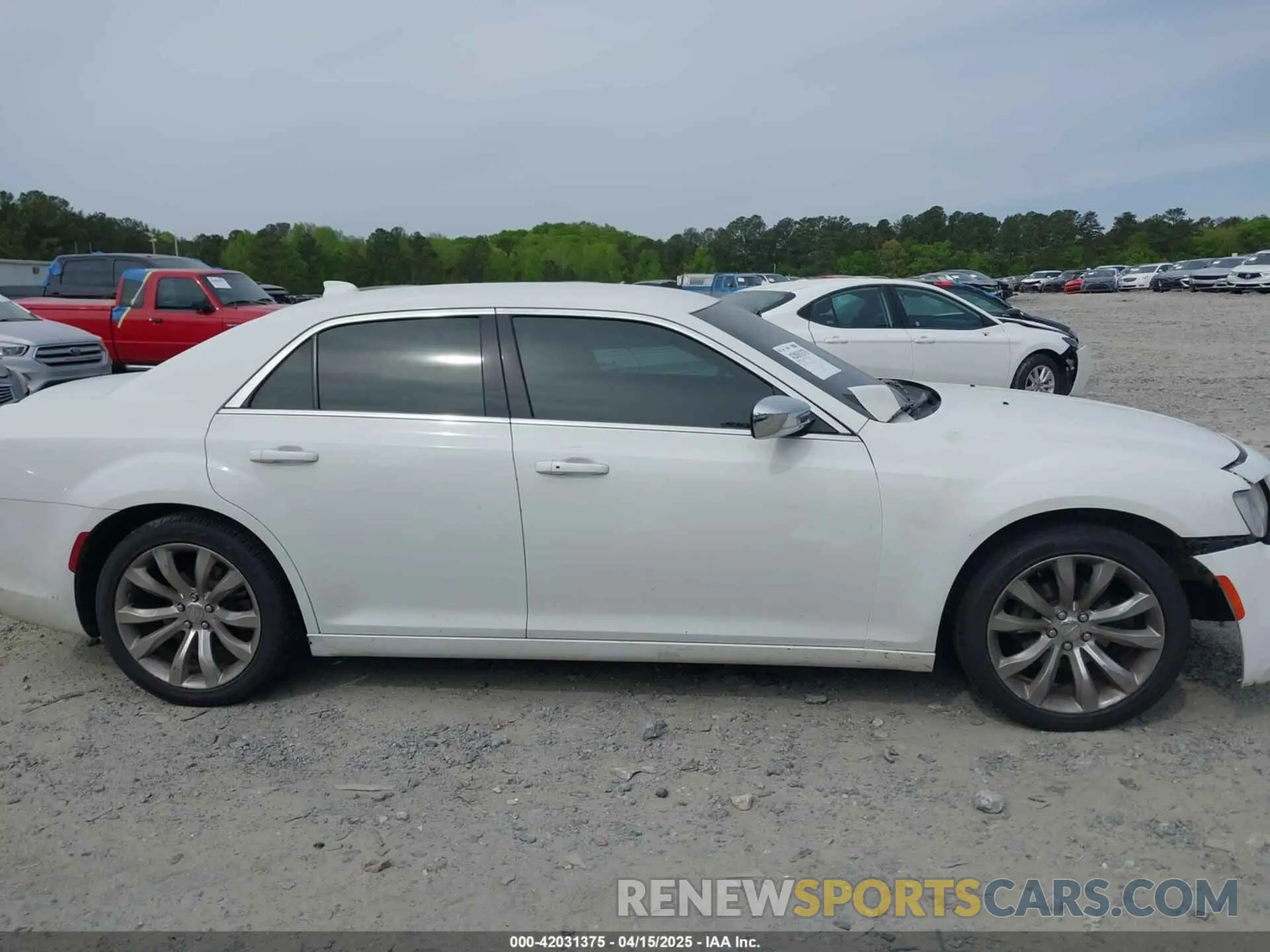 12 fotografías del automóvil dañado 2C3CCAAG9KH723015 CHRYSLER 300 2019