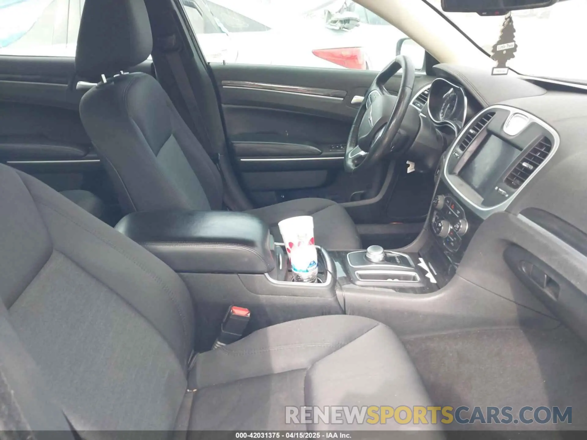 5 fotografías del automóvil dañado 2C3CCAAG9KH723015 CHRYSLER 300 2019