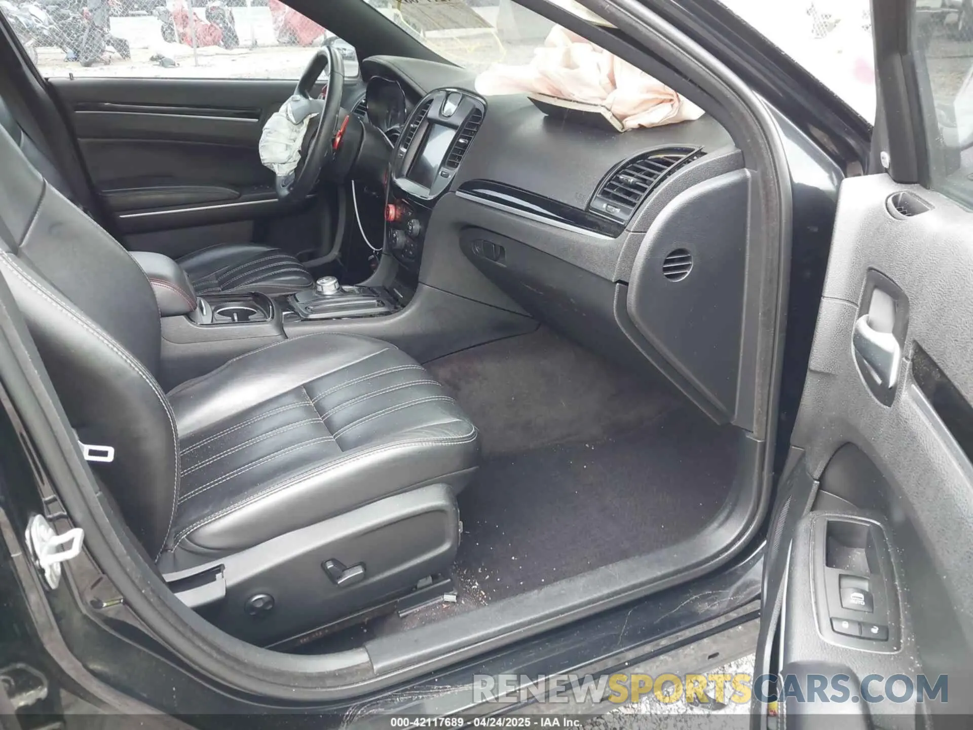 5 fotografías del automóvil dañado 2C3CCABG0KH515491 CHRYSLER 300 2019