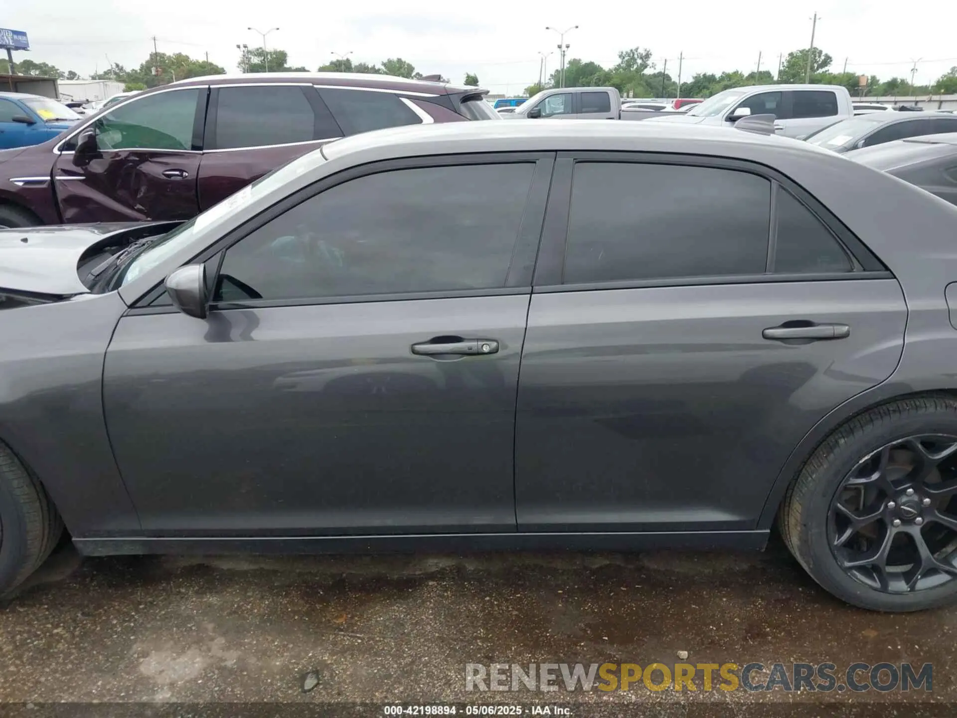 14 fotografías del automóvil dañado 2C3CCABG0KH516446 CHRYSLER 300 2019