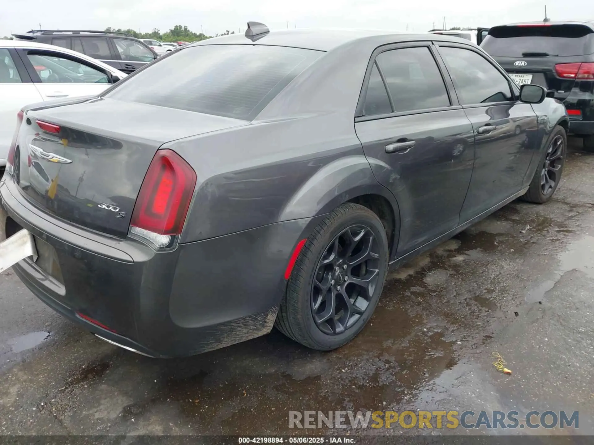 4 fotografías del automóvil dañado 2C3CCABG0KH516446 CHRYSLER 300 2019