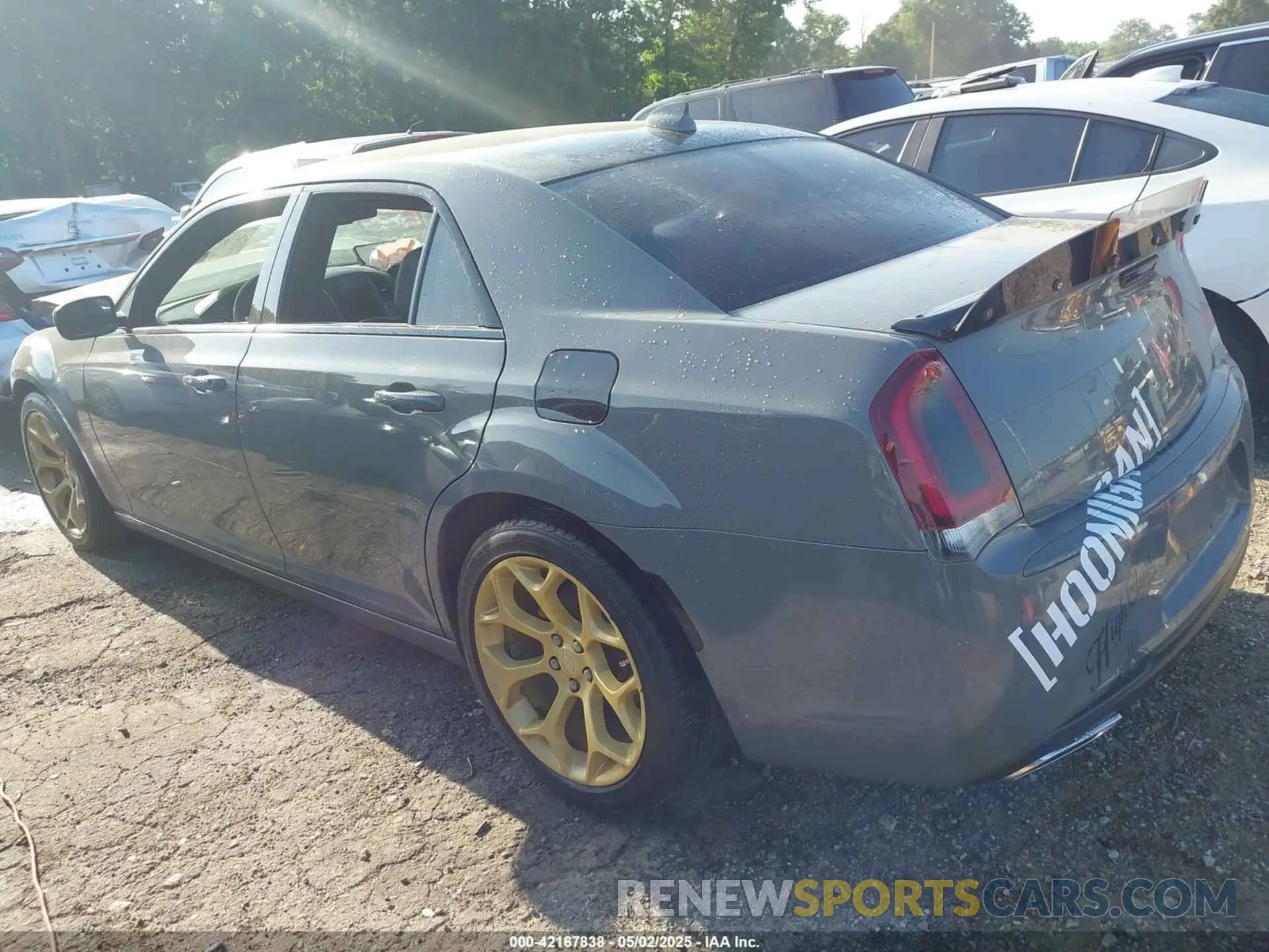 3 fotografías del automóvil dañado 2C3CCABG0KH559734 CHRYSLER 300 2019
