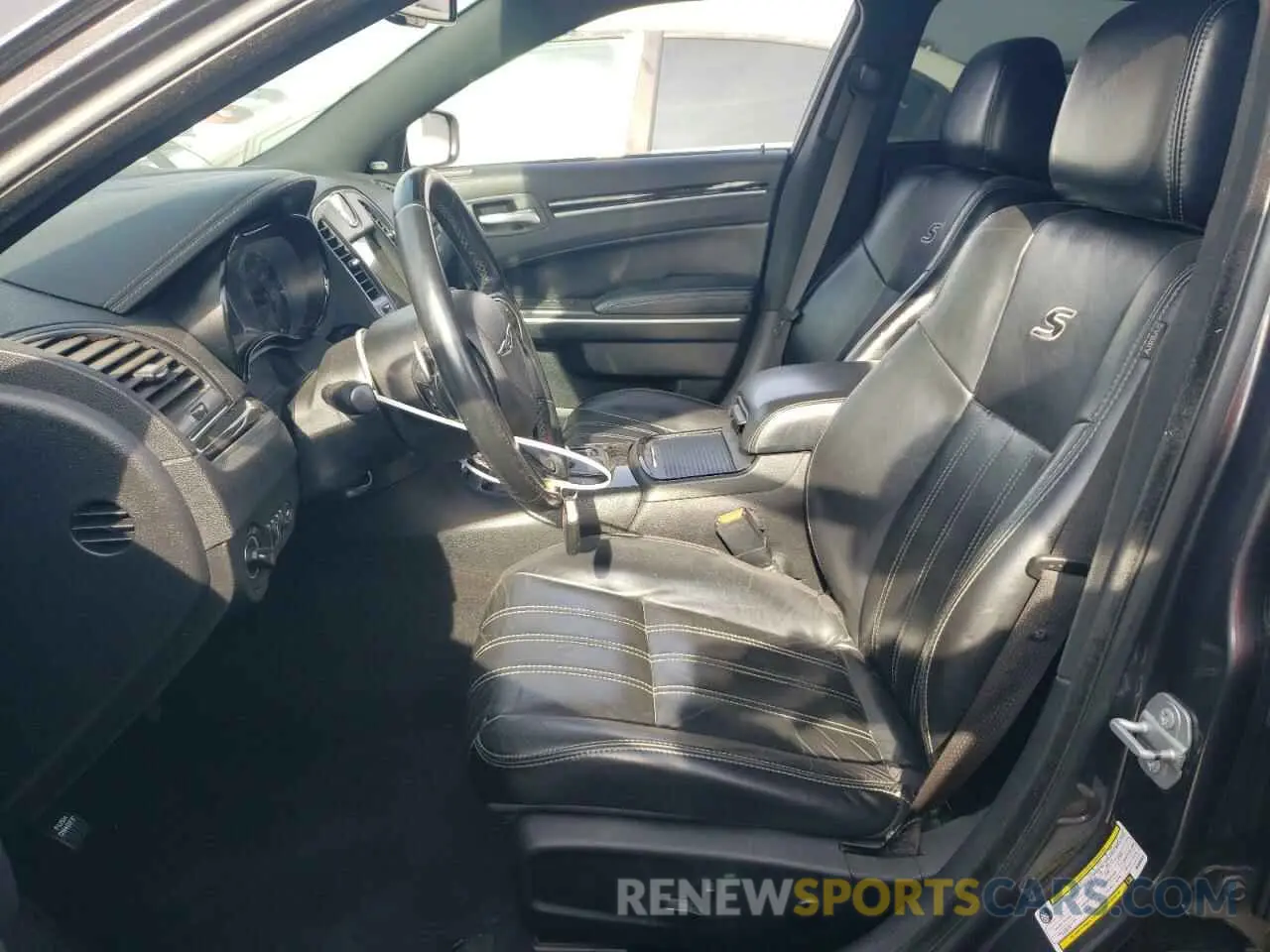 7 fotografías del automóvil dañado 2C3CCABG0KH633993 CHRYSLER 300 2019