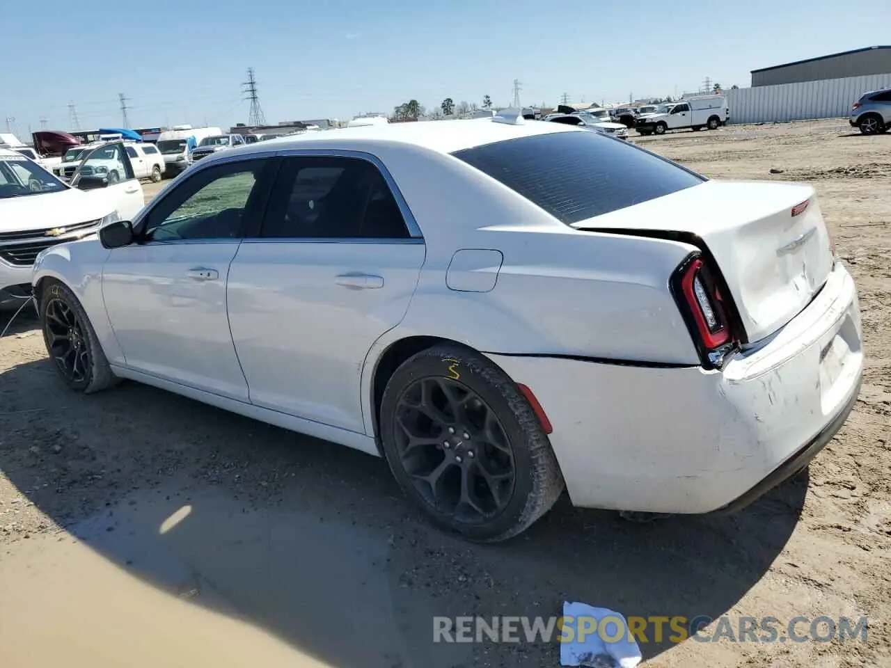 2 fotografías del automóvil dañado 2C3CCABG1KH654061 CHRYSLER 300 2019