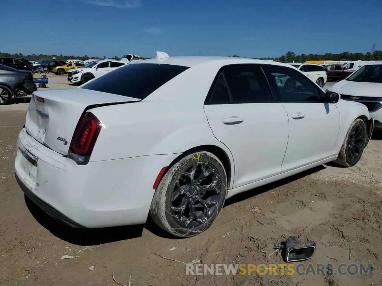 3 fotografías del automóvil dañado 2C3CCABG1KH654061 CHRYSLER 300 2019