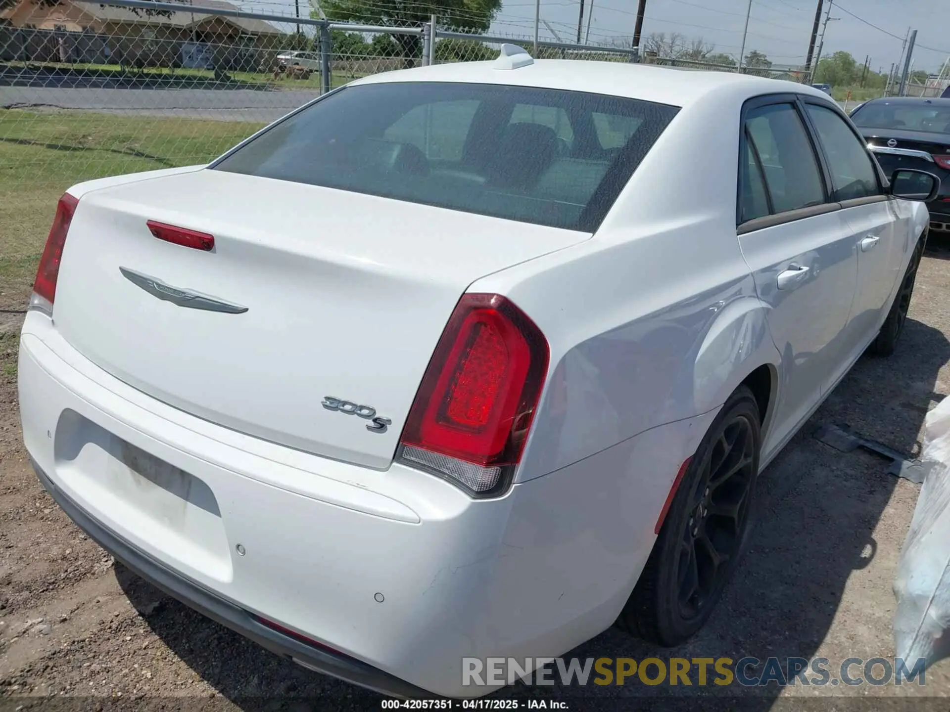 4 fotografías del automóvil dañado 2C3CCABG2KH604978 CHRYSLER 300 2019