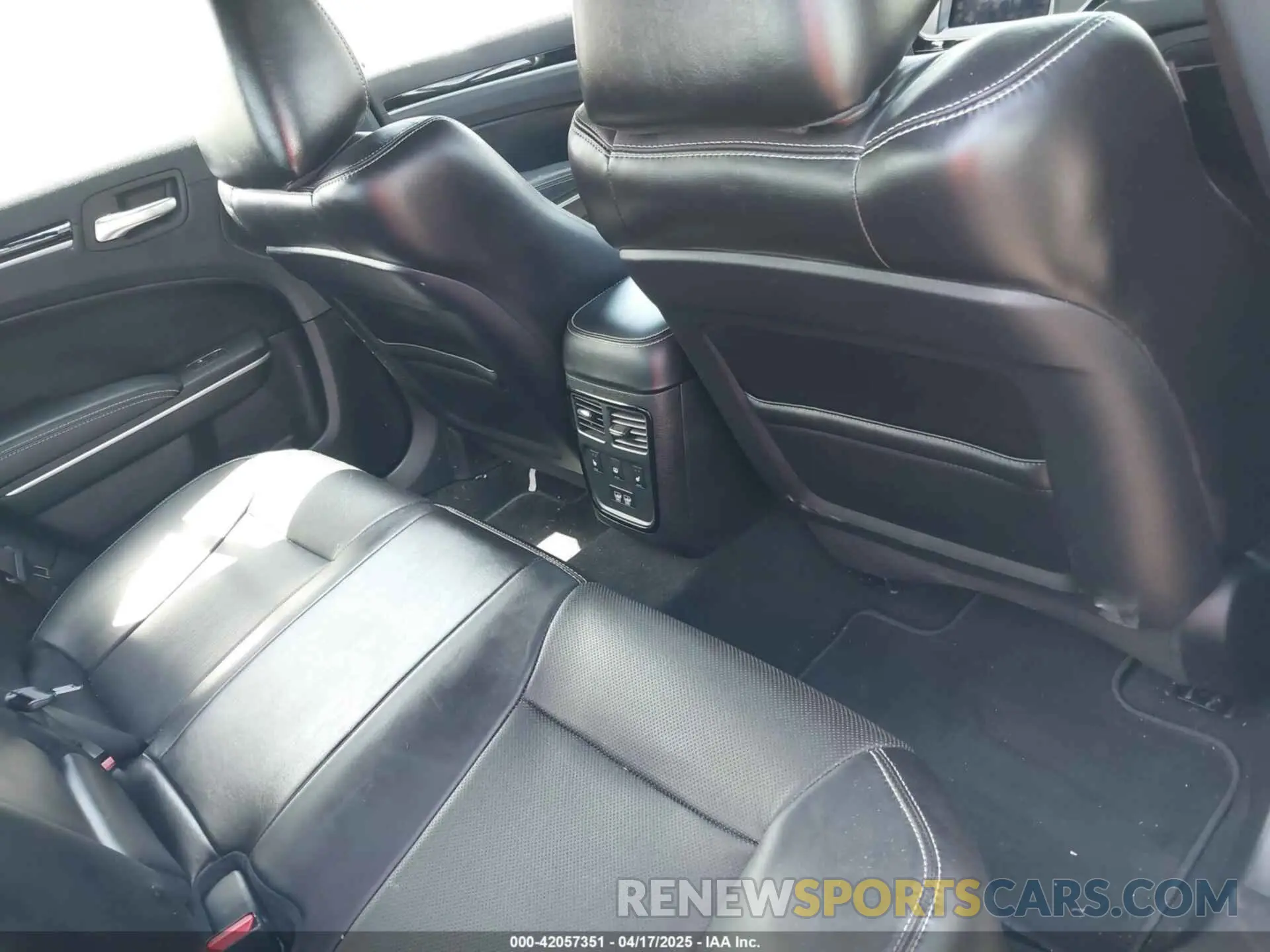 8 fotografías del automóvil dañado 2C3CCABG2KH604978 CHRYSLER 300 2019