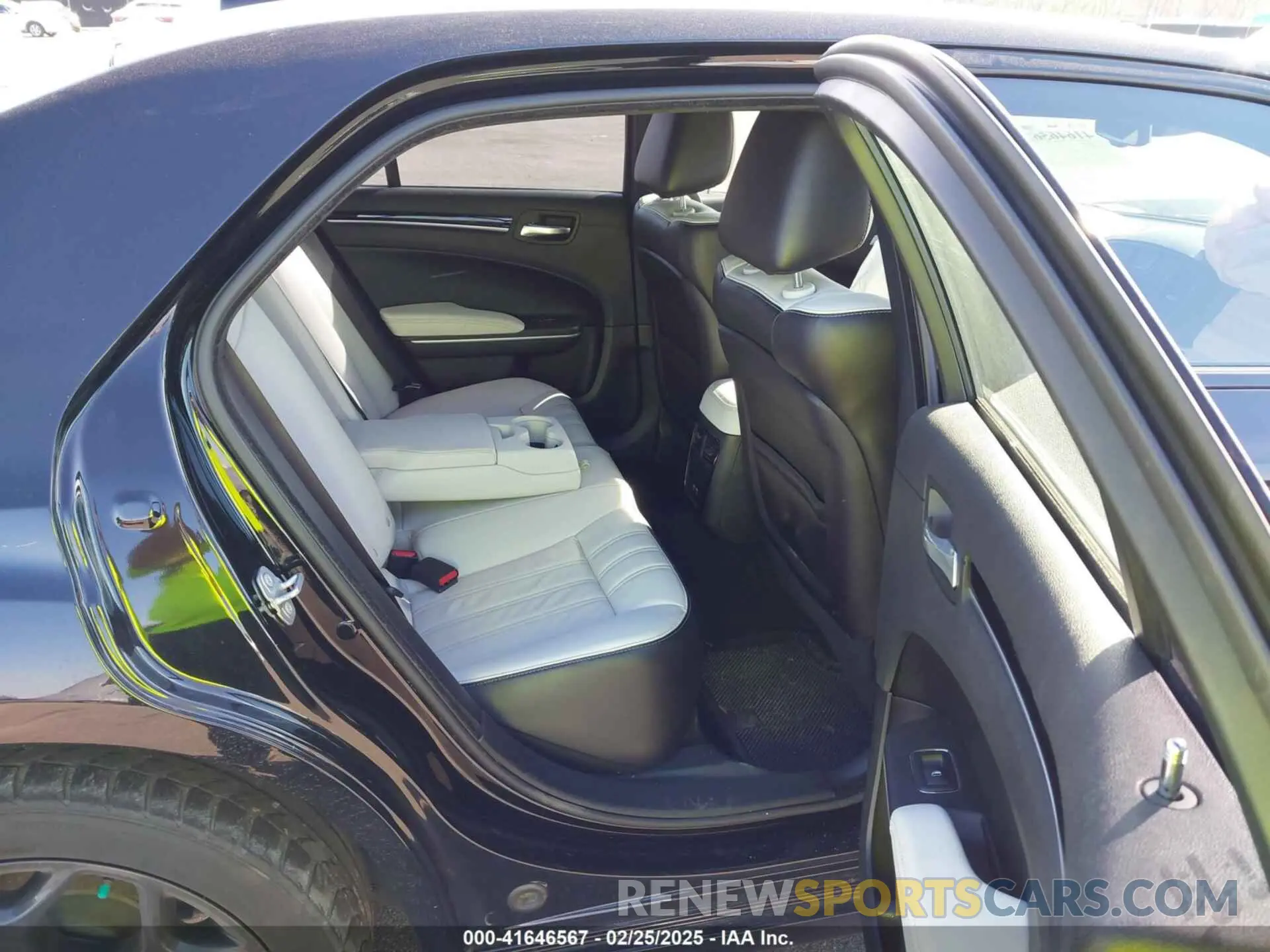 8 fotografías del automóvil dañado 2C3CCABG2KH686100 CHRYSLER 300 2019