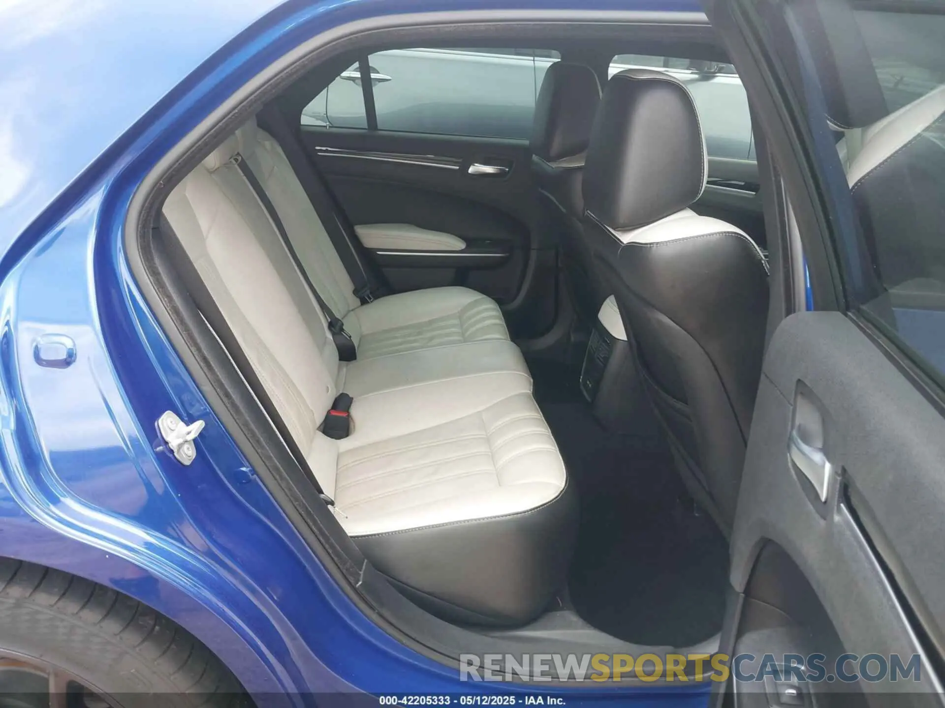 8 fotografías del automóvil dañado 2C3CCABG2KH697632 CHRYSLER 300 2019