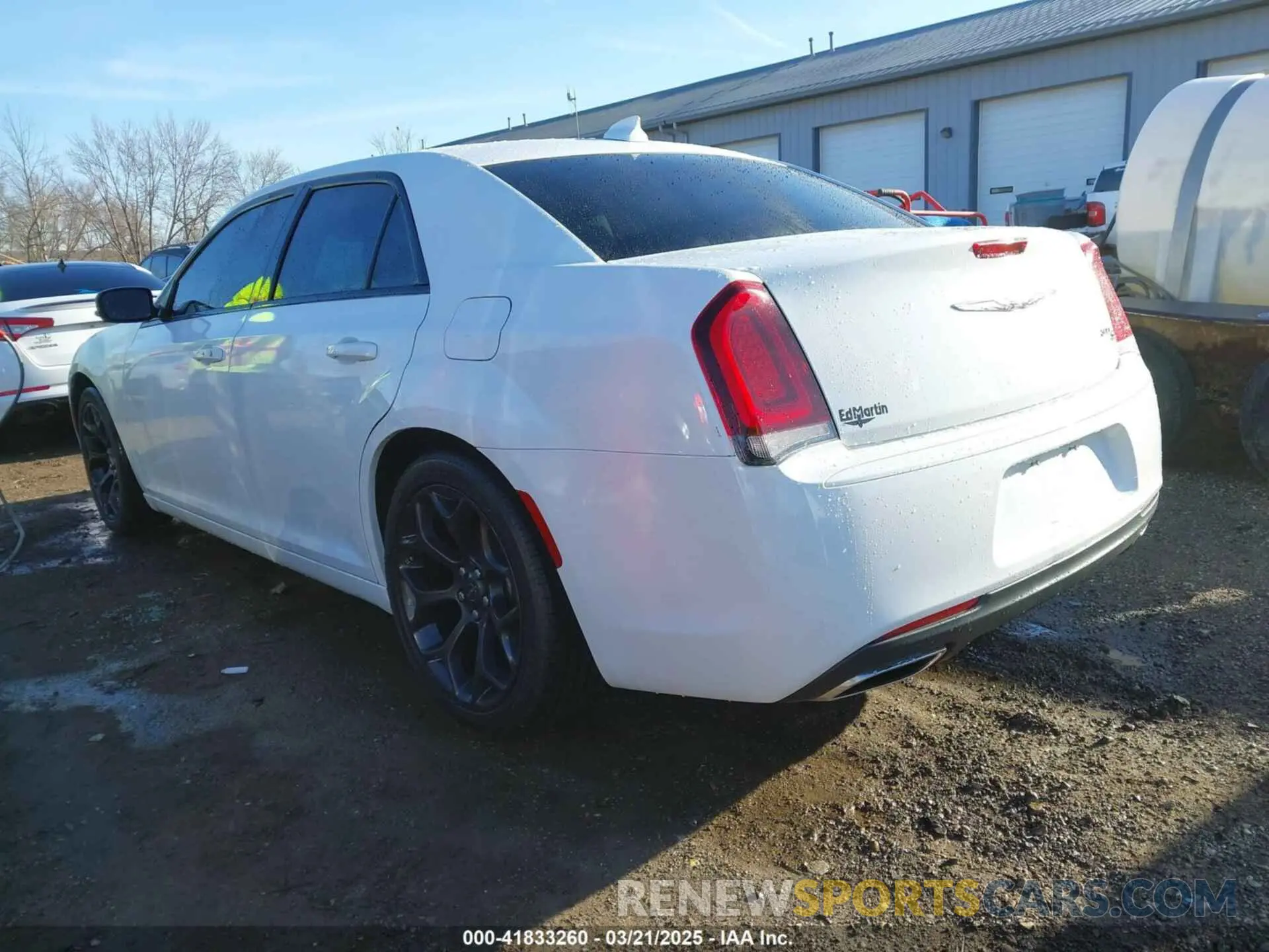 3 fotografías del automóvil dañado 2C3CCABG3KH533614 CHRYSLER 300 2019