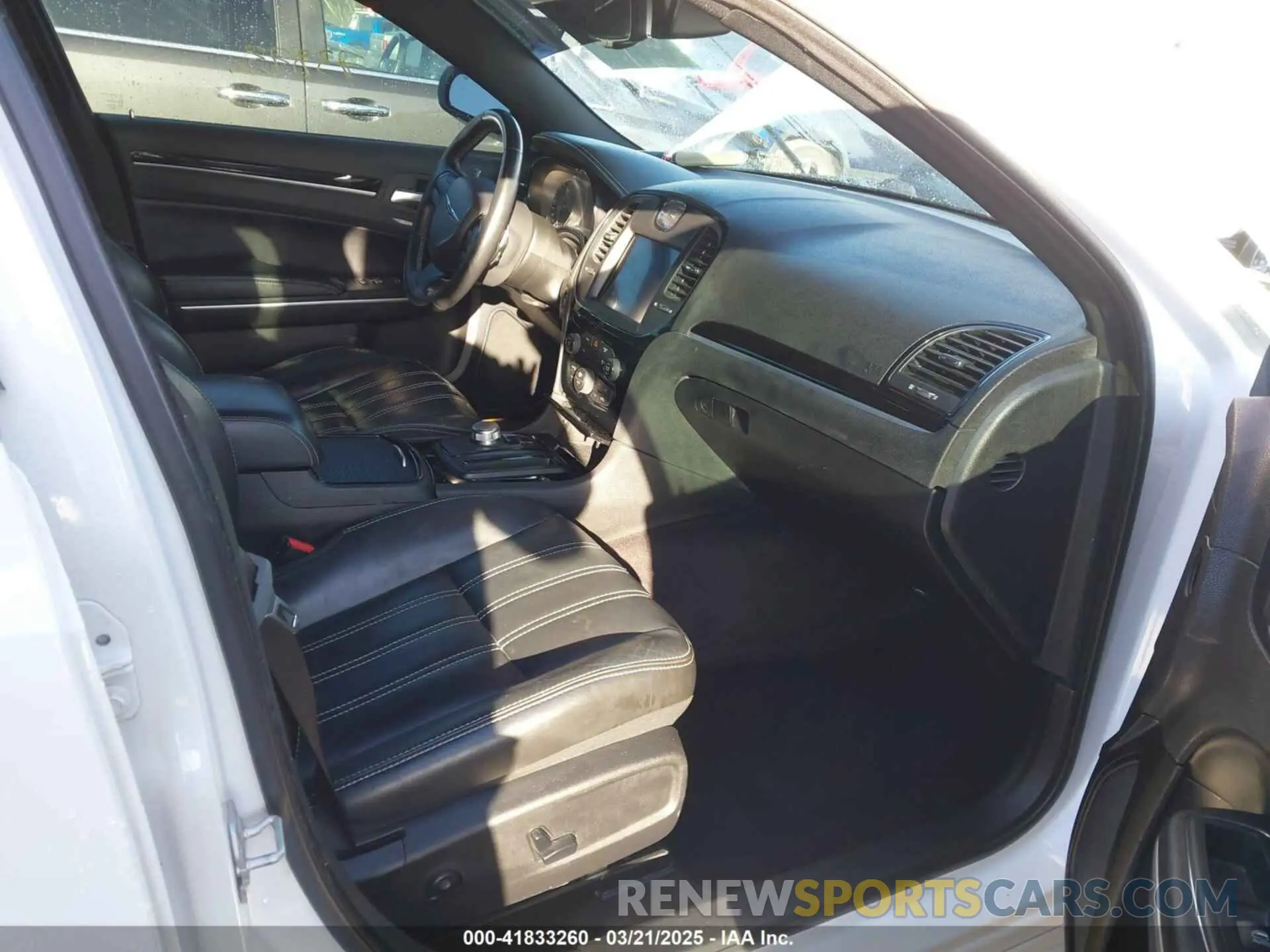 5 fotografías del automóvil dañado 2C3CCABG3KH533614 CHRYSLER 300 2019