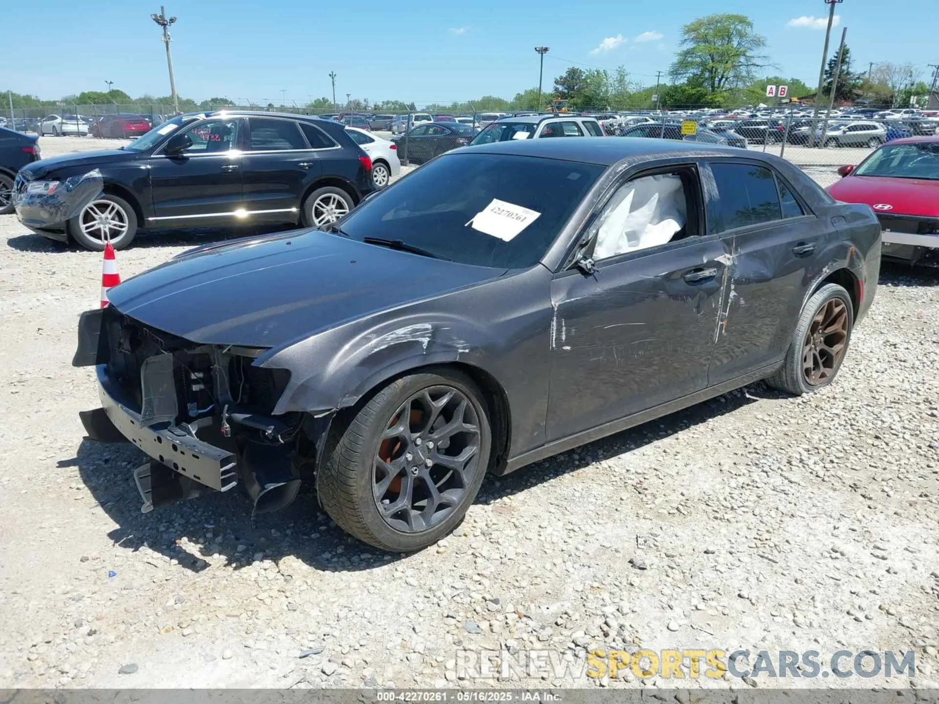 2 fotografías del automóvil dañado 2C3CCABG3KH654014 CHRYSLER 300 2019