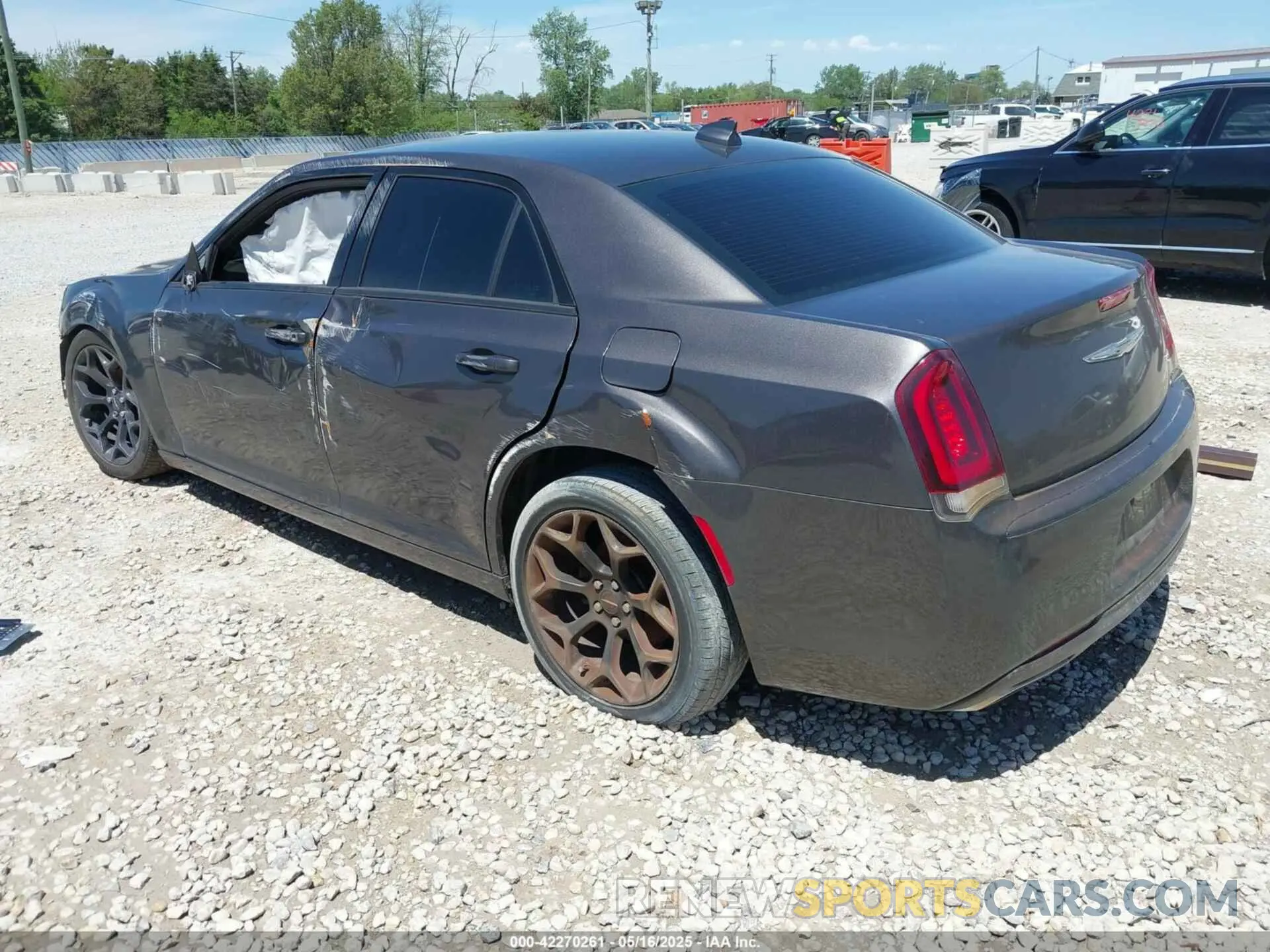3 fotografías del automóvil dañado 2C3CCABG3KH654014 CHRYSLER 300 2019