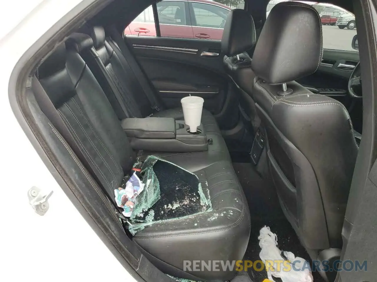 10 fotografías del automóvil dañado 2C3CCABG4KH618056 CHRYSLER 300 2019