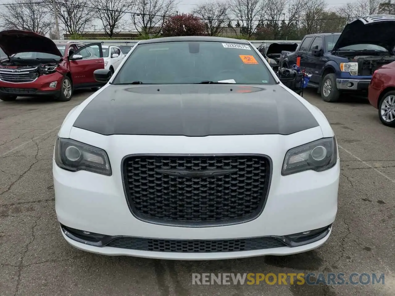 5 fotografías del automóvil dañado 2C3CCABG4KH618056 CHRYSLER 300 2019
