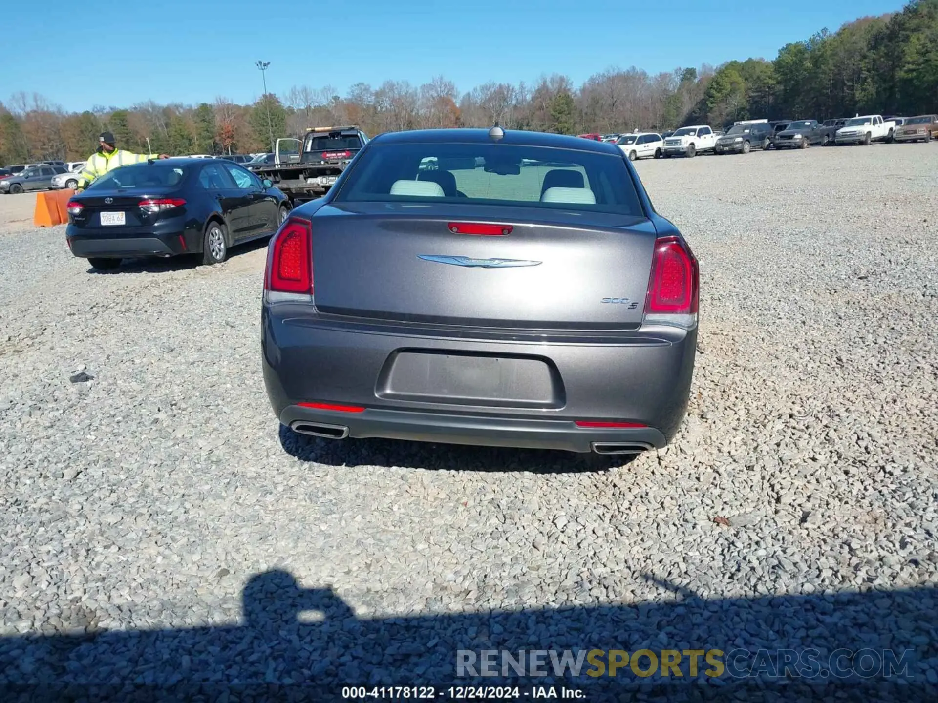 16 fotografías del automóvil dañado 2C3CCABG5KH683868 CHRYSLER 300 2019