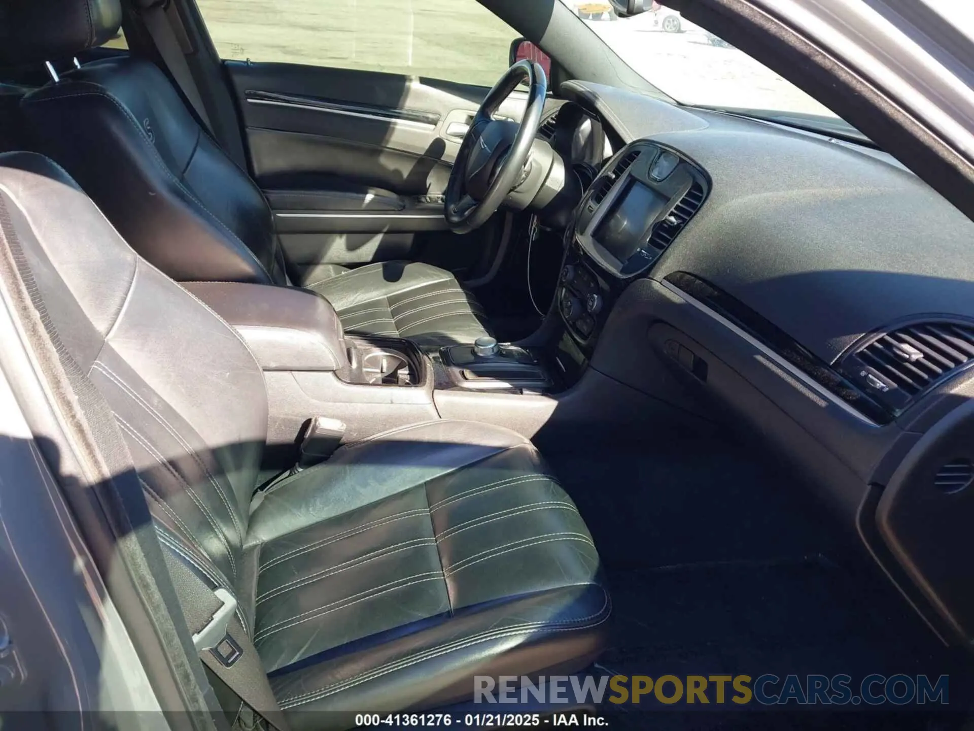 5 fotografías del automóvil dañado 2C3CCABG6KH515074 CHRYSLER 300 2019
