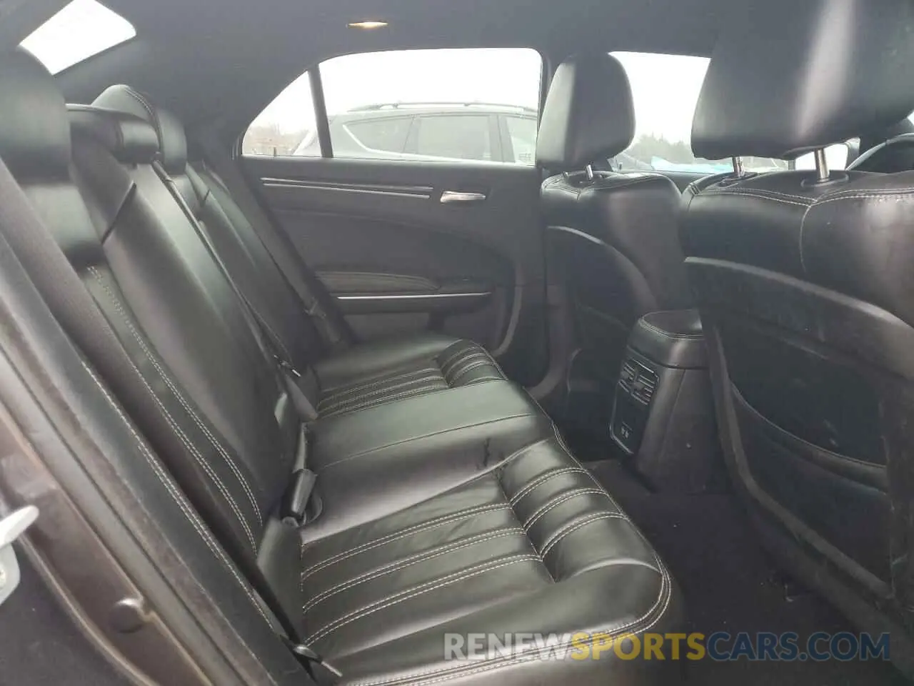 10 fotografías del automóvil dañado 2C3CCABG8KH594943 CHRYSLER 300 2019