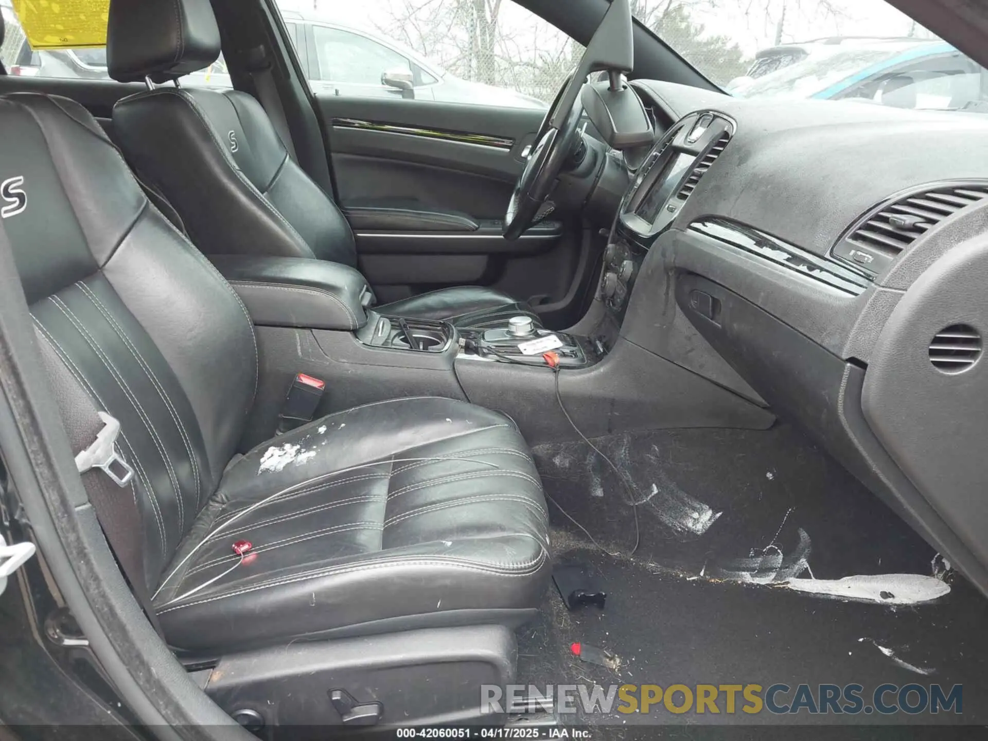 5 fotografías del automóvil dañado 2C3CCABG9KH654079 CHRYSLER 300 2019