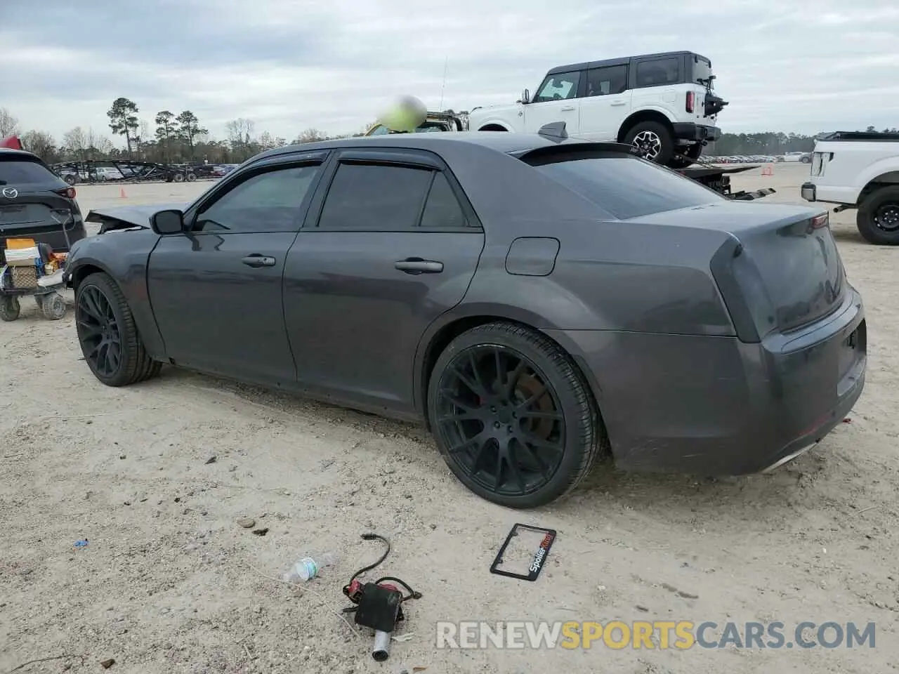 2 fotografías del automóvil dañado 2C3CCABGXKH697524 CHRYSLER 300 2019