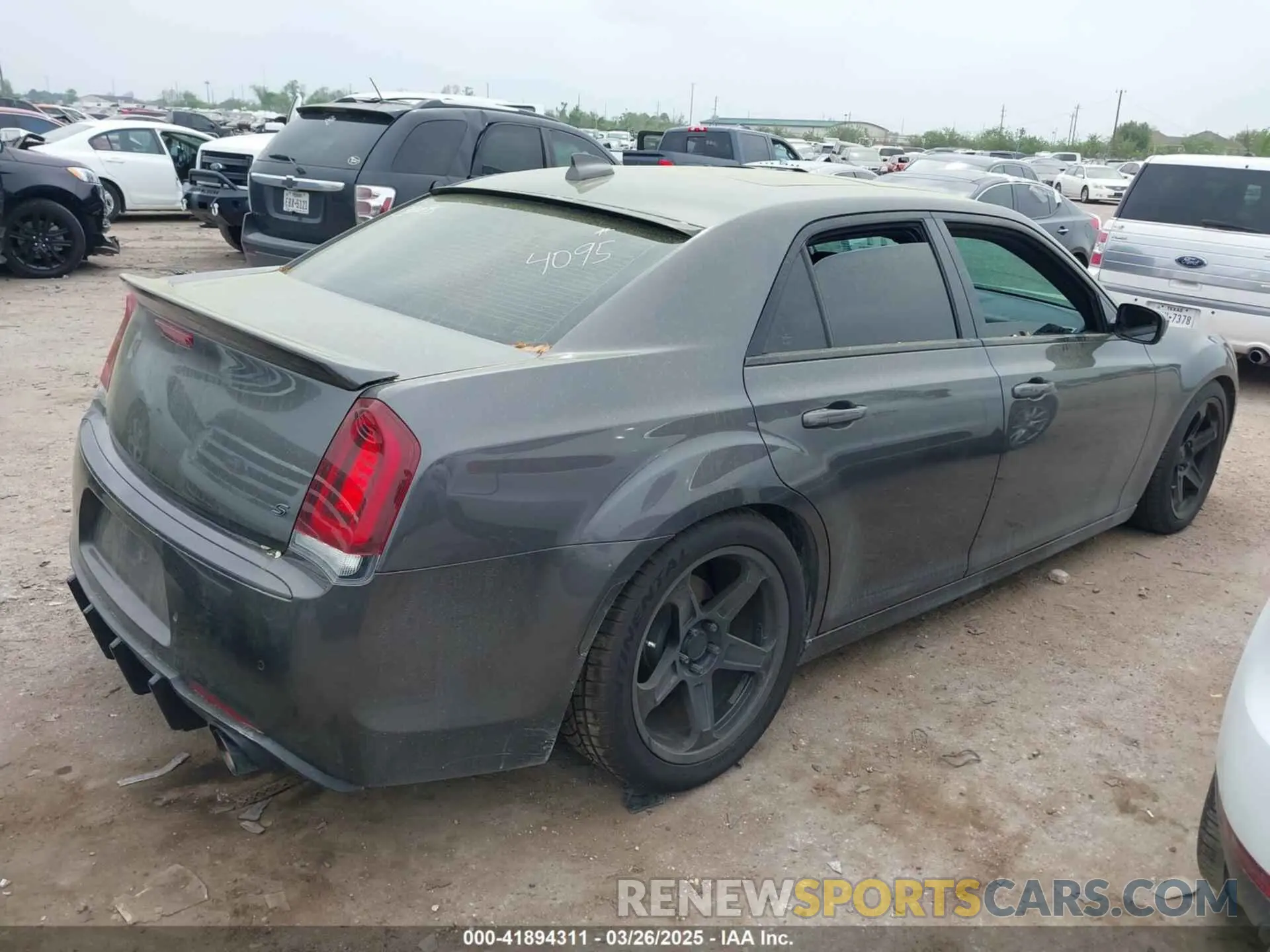 4 fotografías del automóvil dañado 2C3CCABT8KH524095 CHRYSLER 300 2019