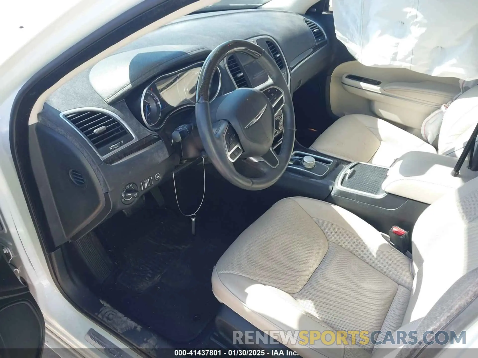 5 fotografías del automóvil dañado 2C3CCAEG1KH528603 CHRYSLER 300 2019