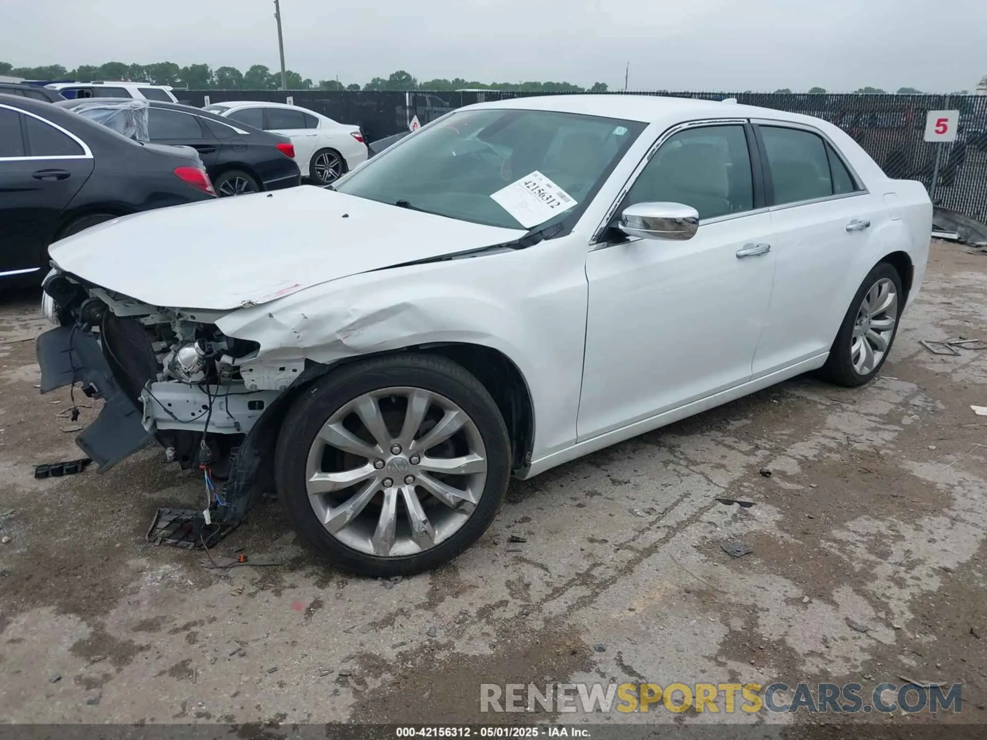 2 fotografías del automóvil dañado 2C3CCAEG1KH536281 CHRYSLER 300 2019