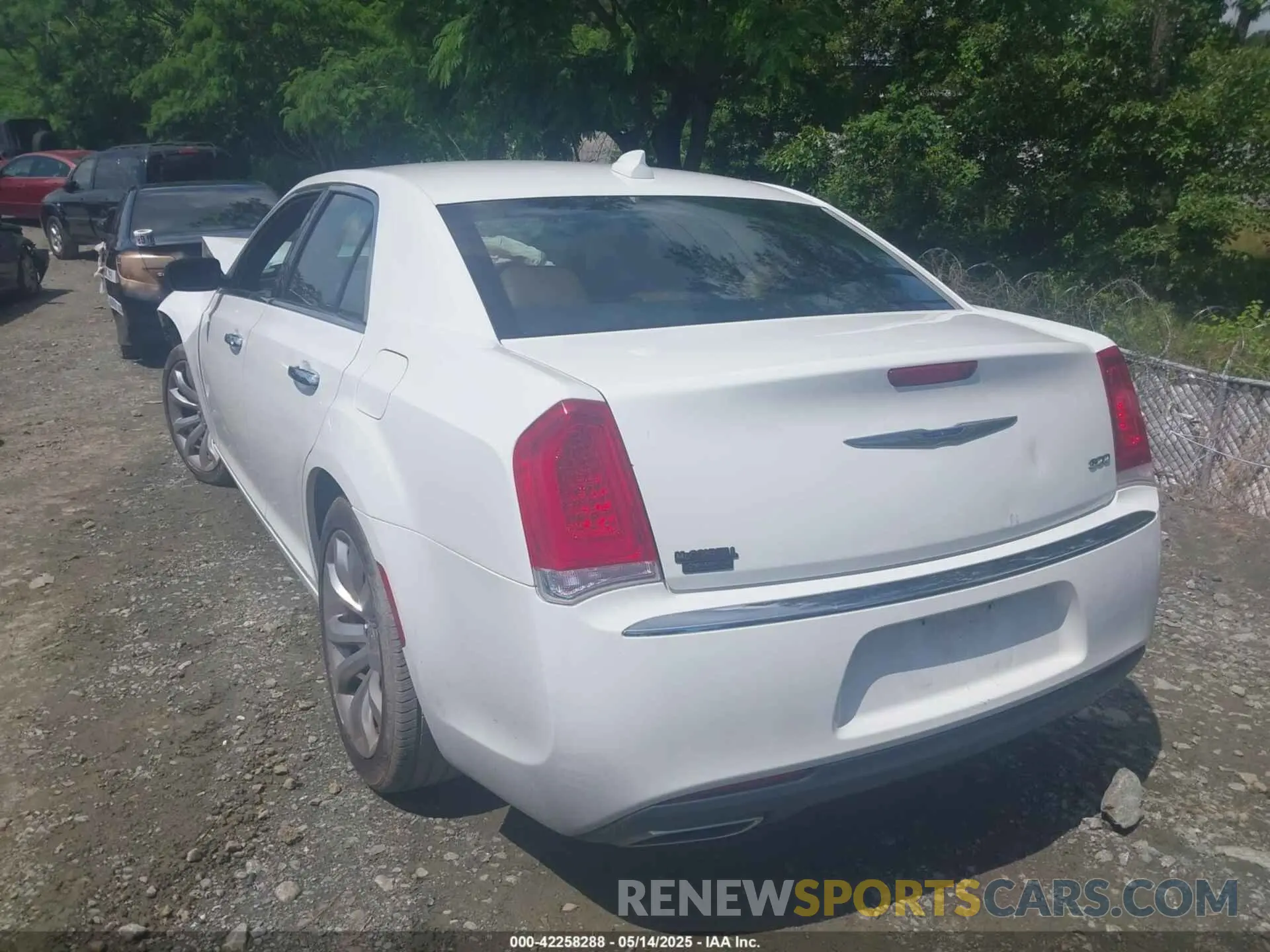3 fotografías del automóvil dañado 2C3CCAEG3KH528019 CHRYSLER 300 2019