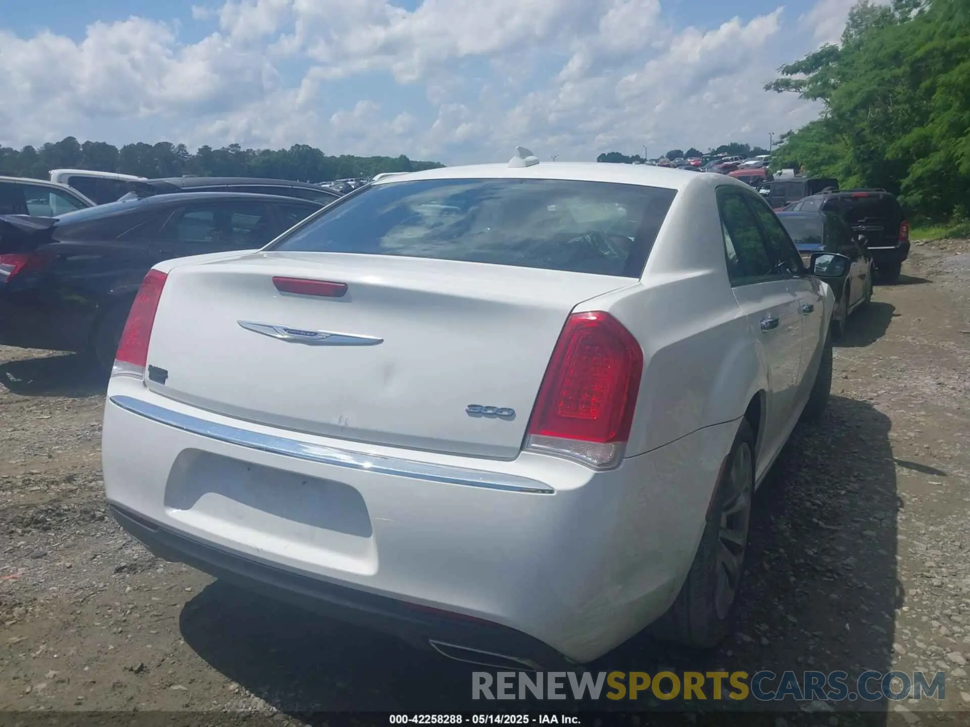 4 fotografías del automóvil dañado 2C3CCAEG3KH528019 CHRYSLER 300 2019