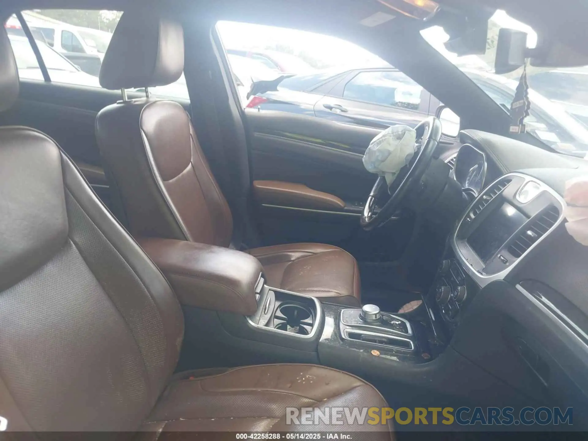 5 fotografías del automóvil dañado 2C3CCAEG3KH528019 CHRYSLER 300 2019