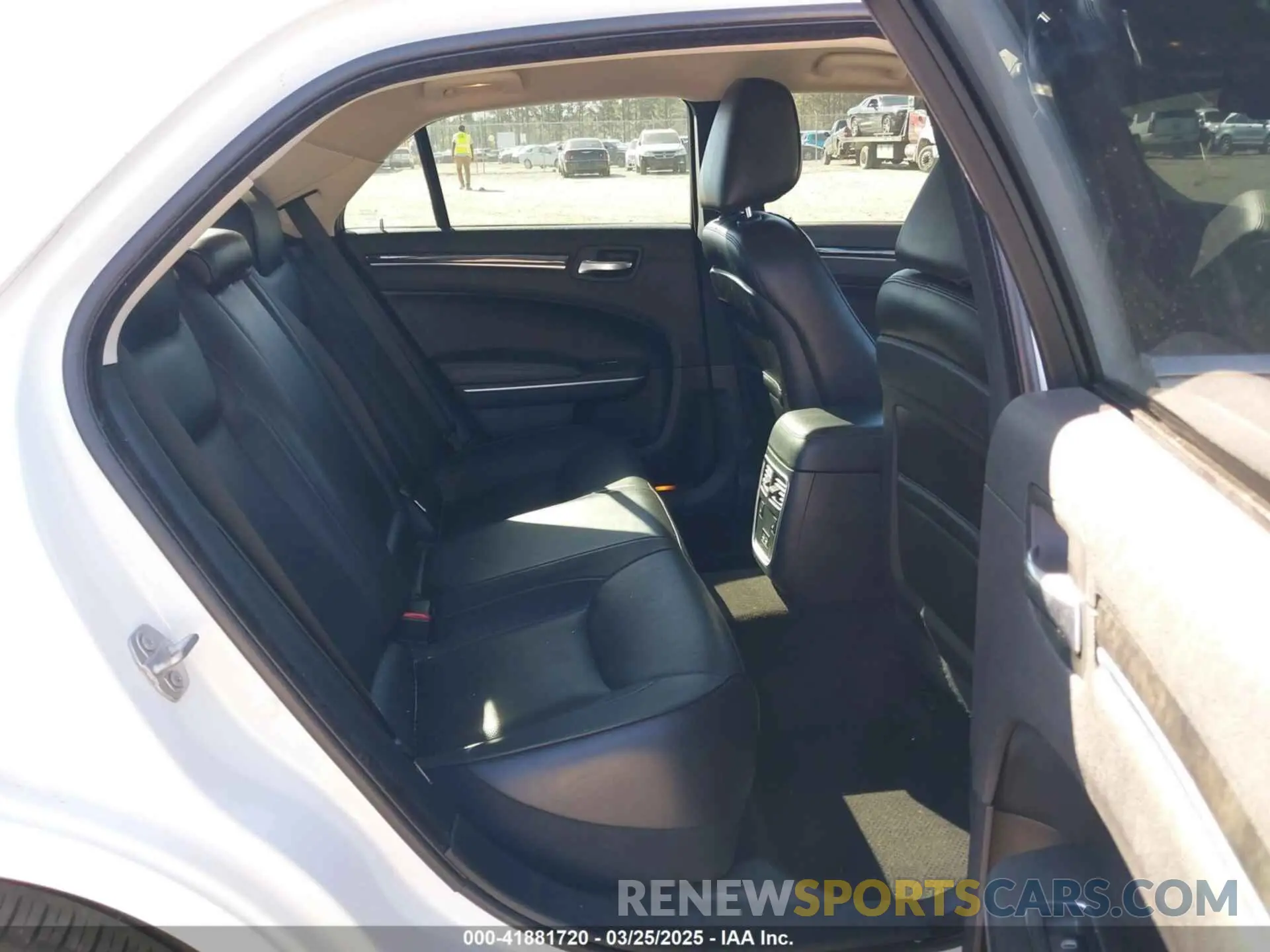 8 fotografías del automóvil dañado 2C3CCAEG3KH536492 CHRYSLER 300 2019