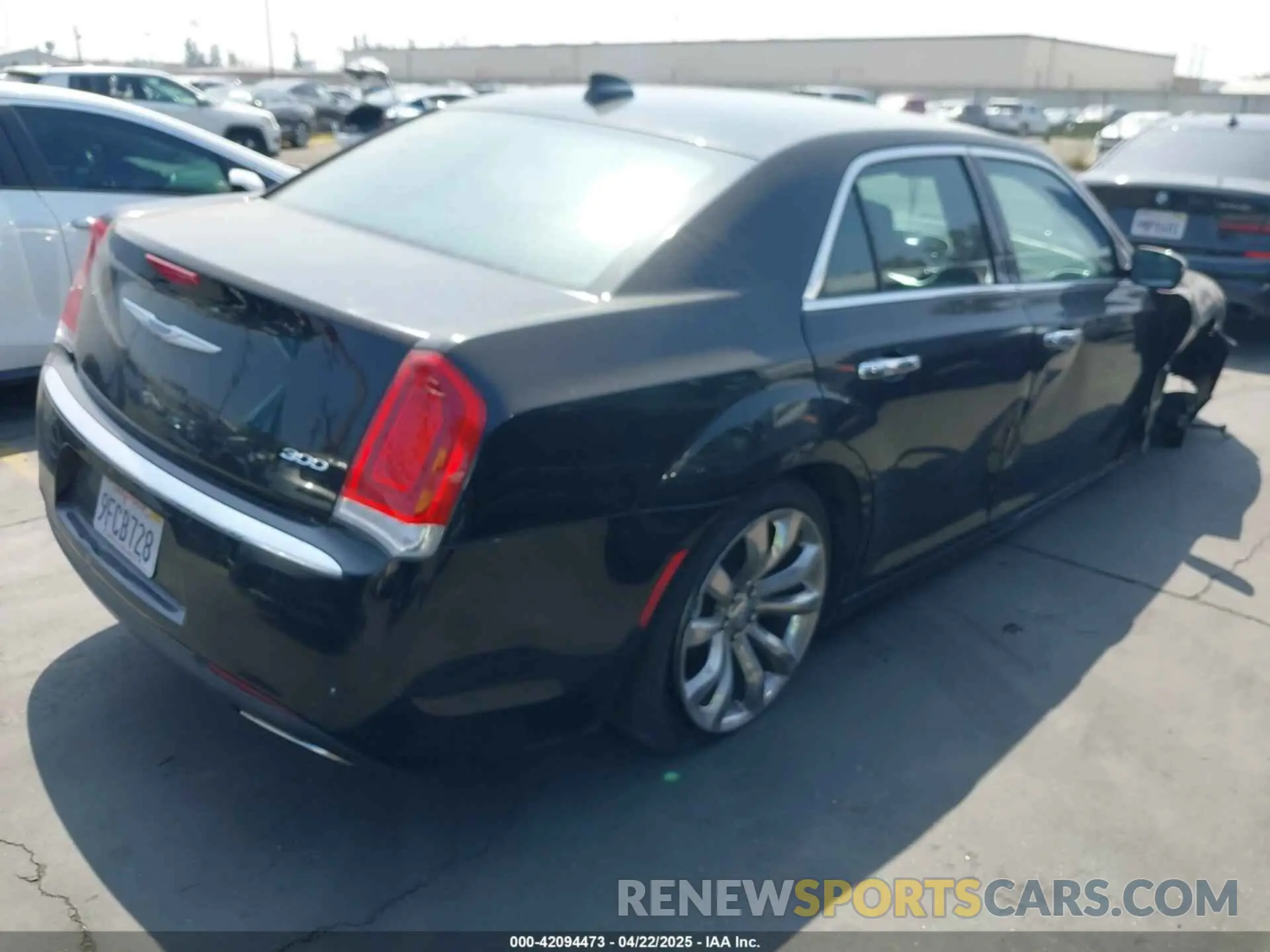 4 fotografías del automóvil dañado 2C3CCAEG3KH697988 CHRYSLER 300 2019