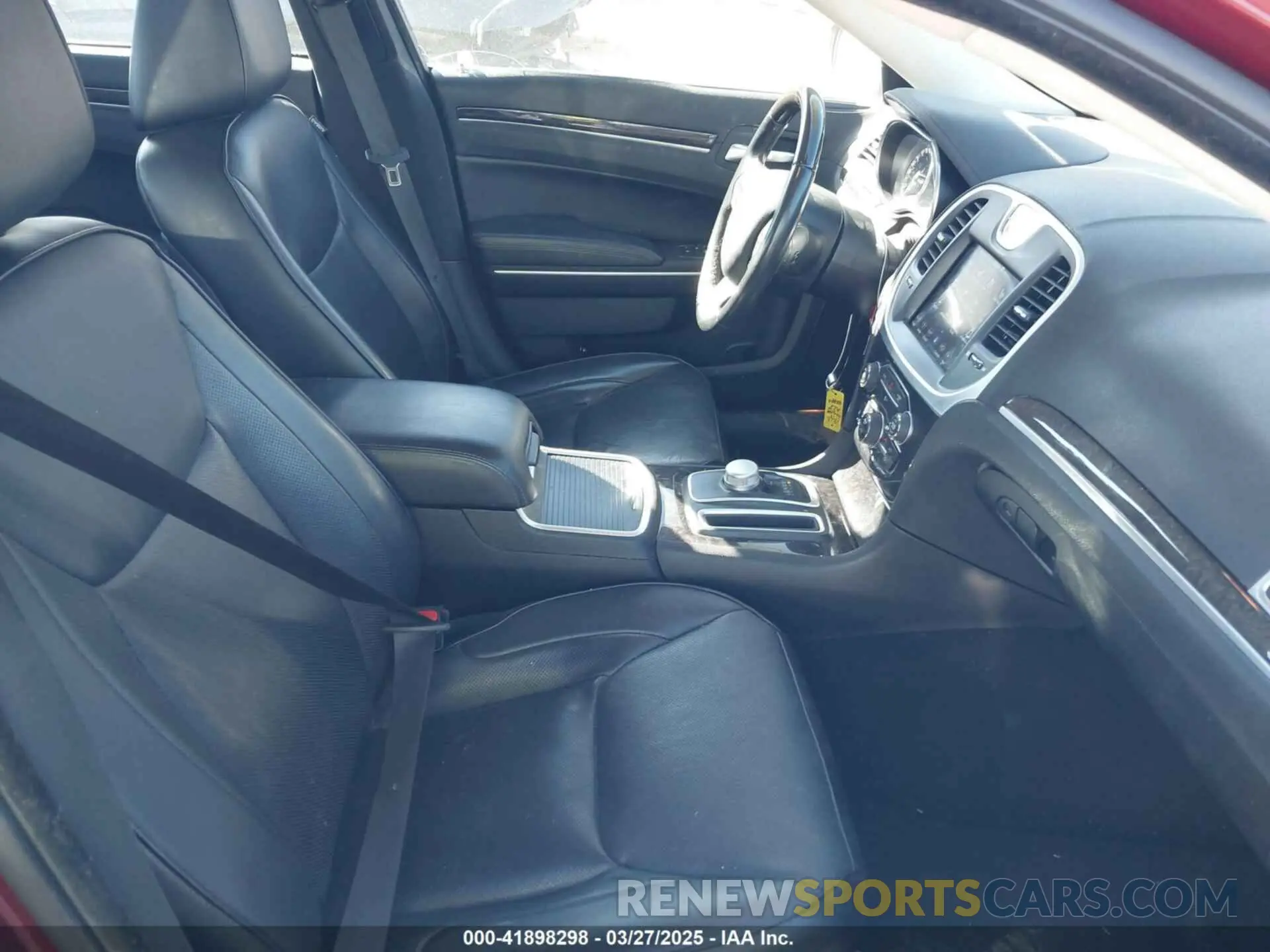 5 fotografías del automóvil dañado 2C3CCAEG7KH534180 CHRYSLER 300 2019