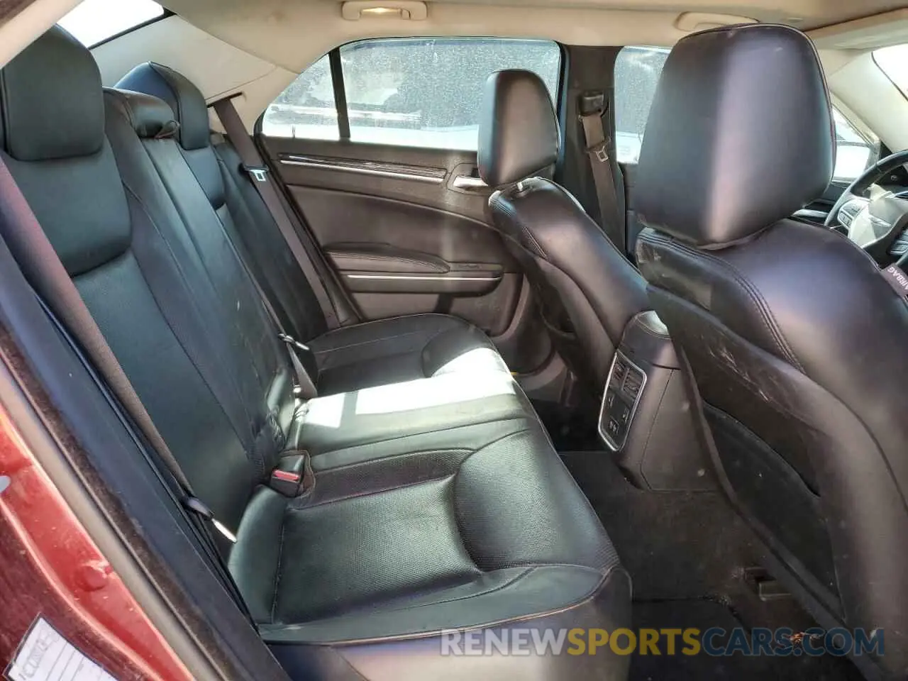 10 fotografías del automóvil dañado 2C3CCAEG8KH616984 CHRYSLER 300 2019