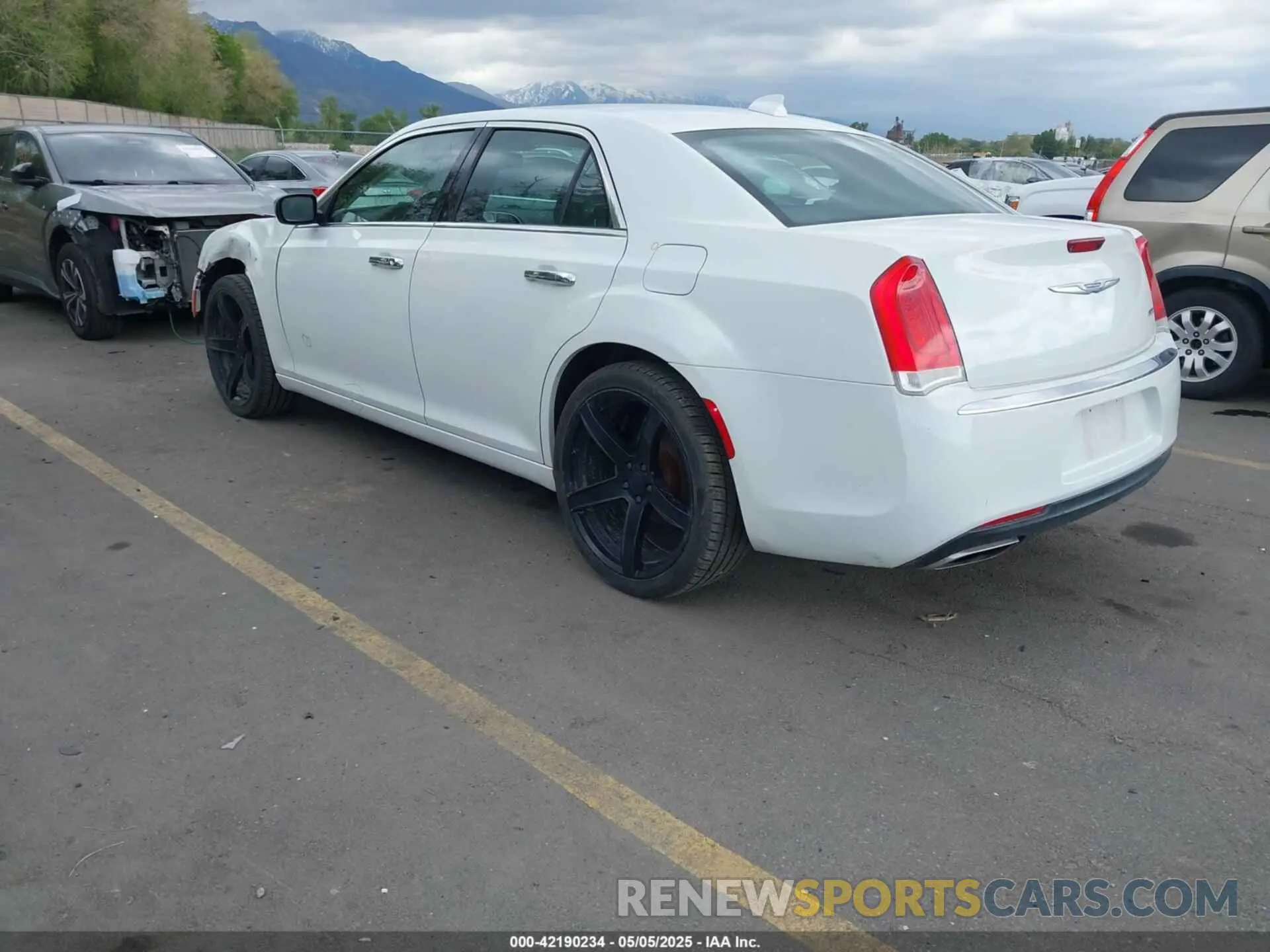 3 fotografías del automóvil dañado 2C3CCAEG9KH698188 CHRYSLER 300 2019
