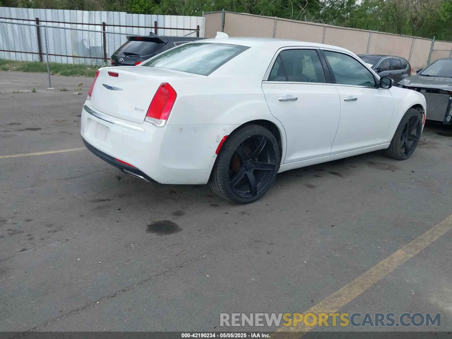 4 fotografías del automóvil dañado 2C3CCAEG9KH698188 CHRYSLER 300 2019