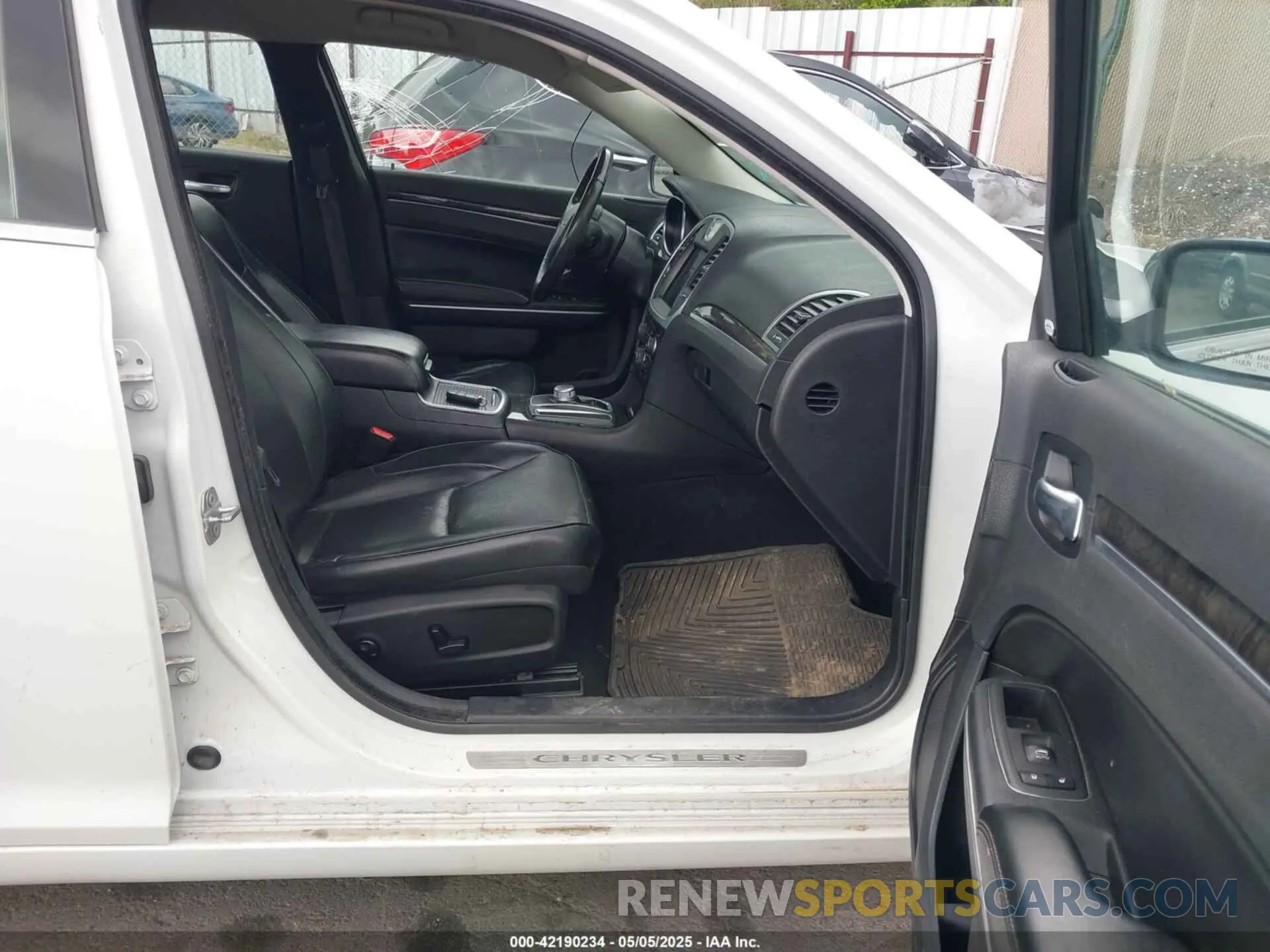 5 fotografías del automóvil dañado 2C3CCAEG9KH698188 CHRYSLER 300 2019
