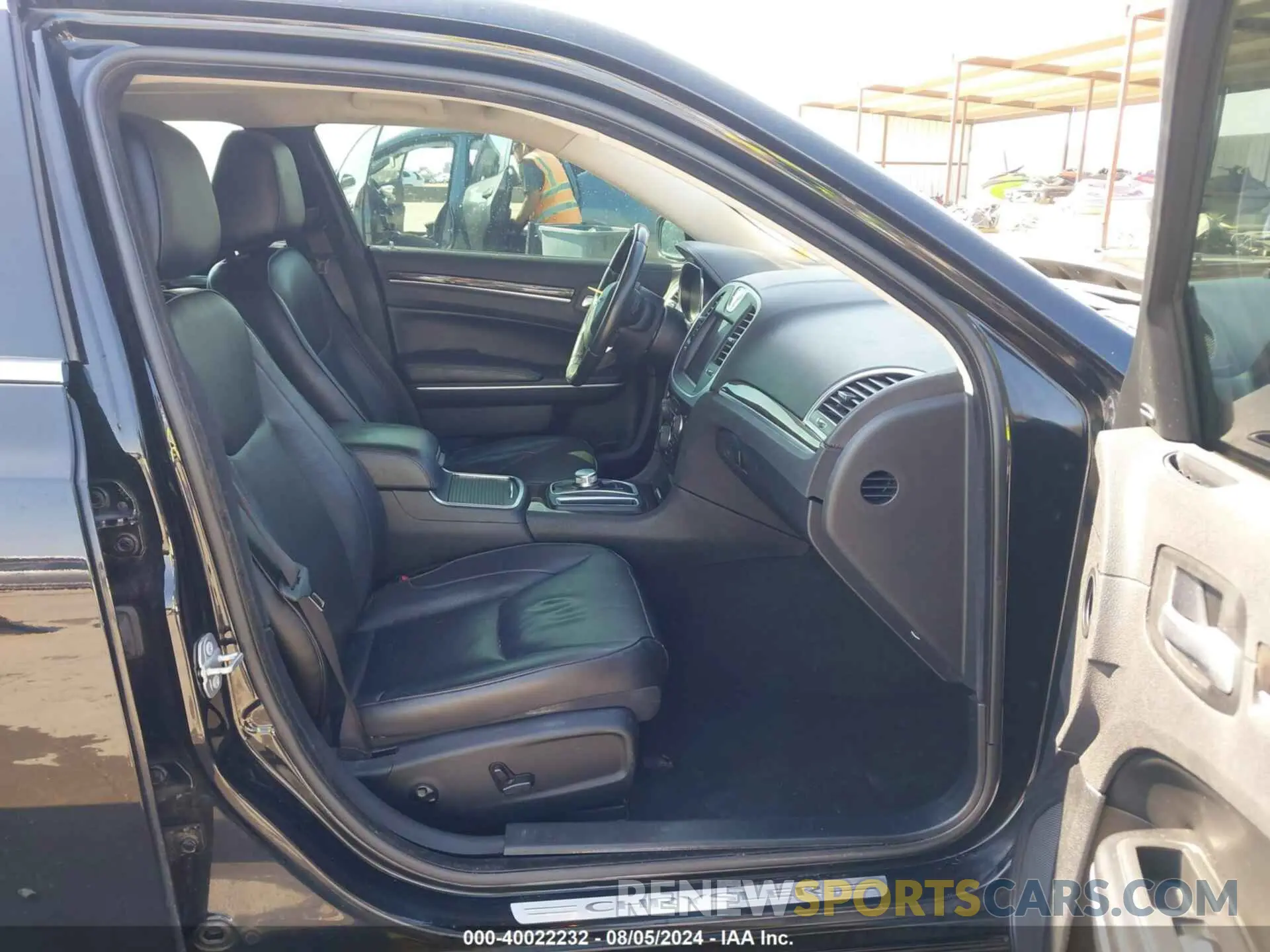 5 fotografías del automóvil dañado 2C3CCAEG9KH705883 CHRYSLER 300 2019