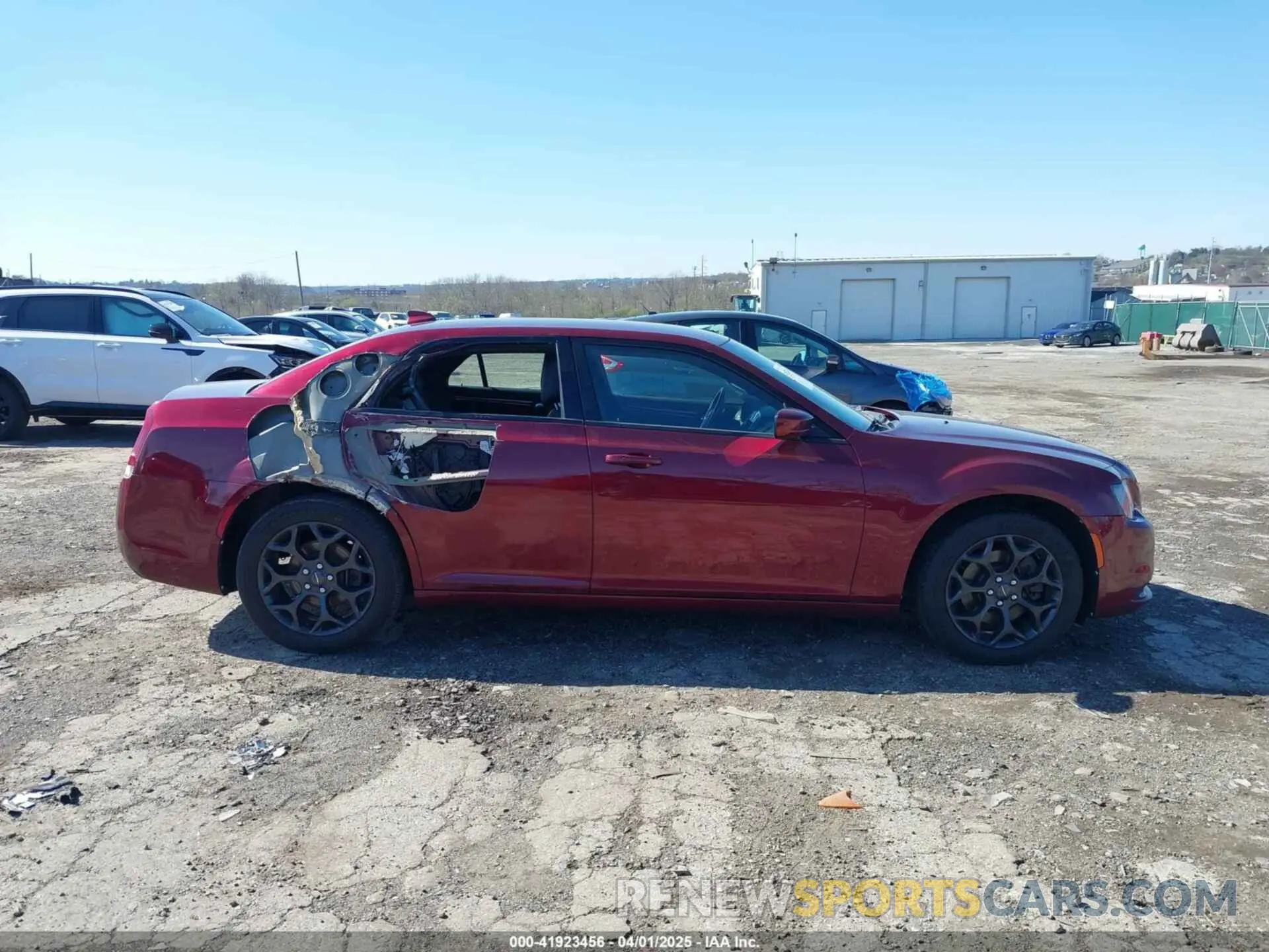 13 fotografías del automóvil dañado 2C3CCAGG0KH586117 CHRYSLER 300 2019