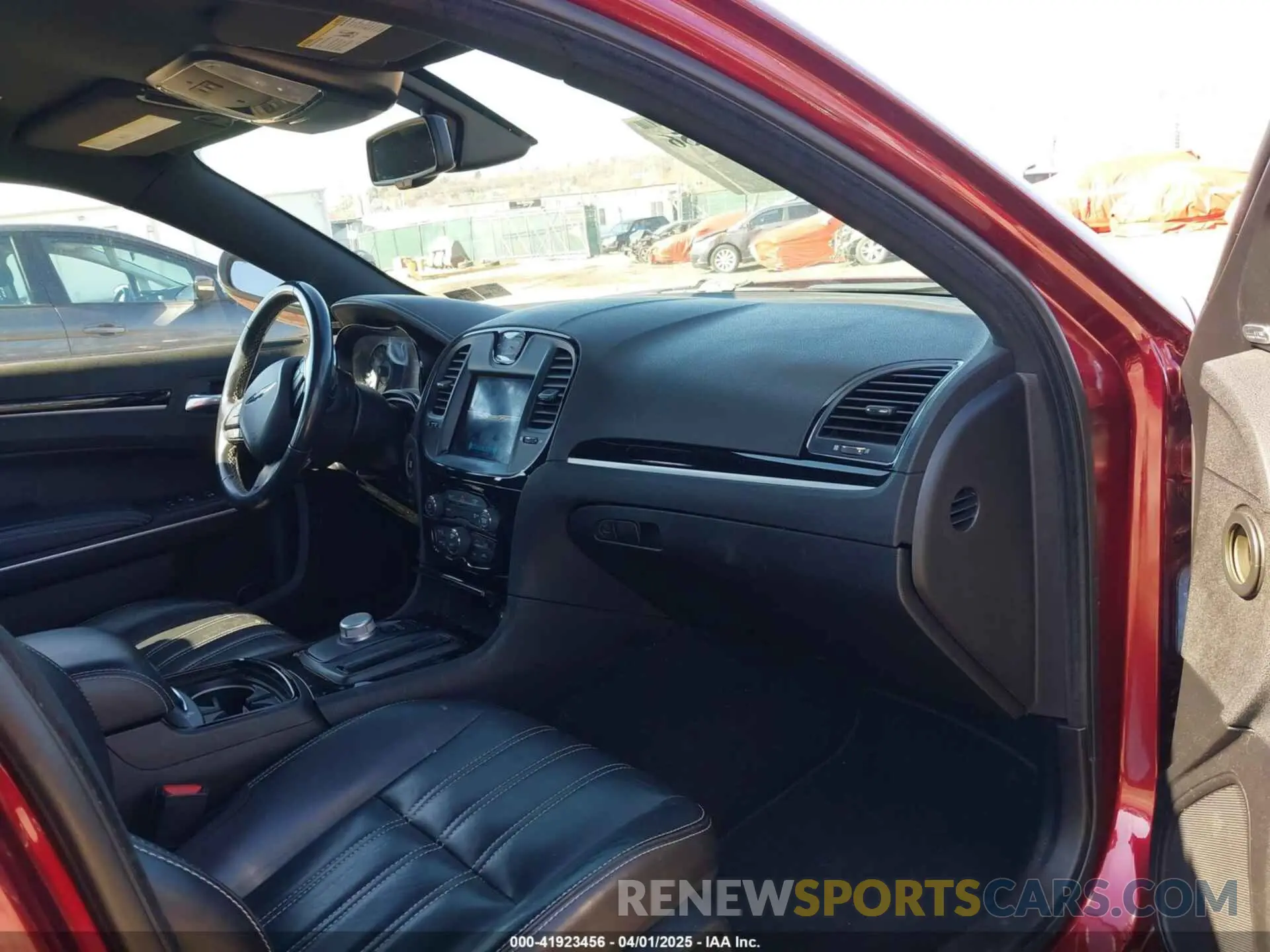 5 fotografías del automóvil dañado 2C3CCAGG0KH586117 CHRYSLER 300 2019