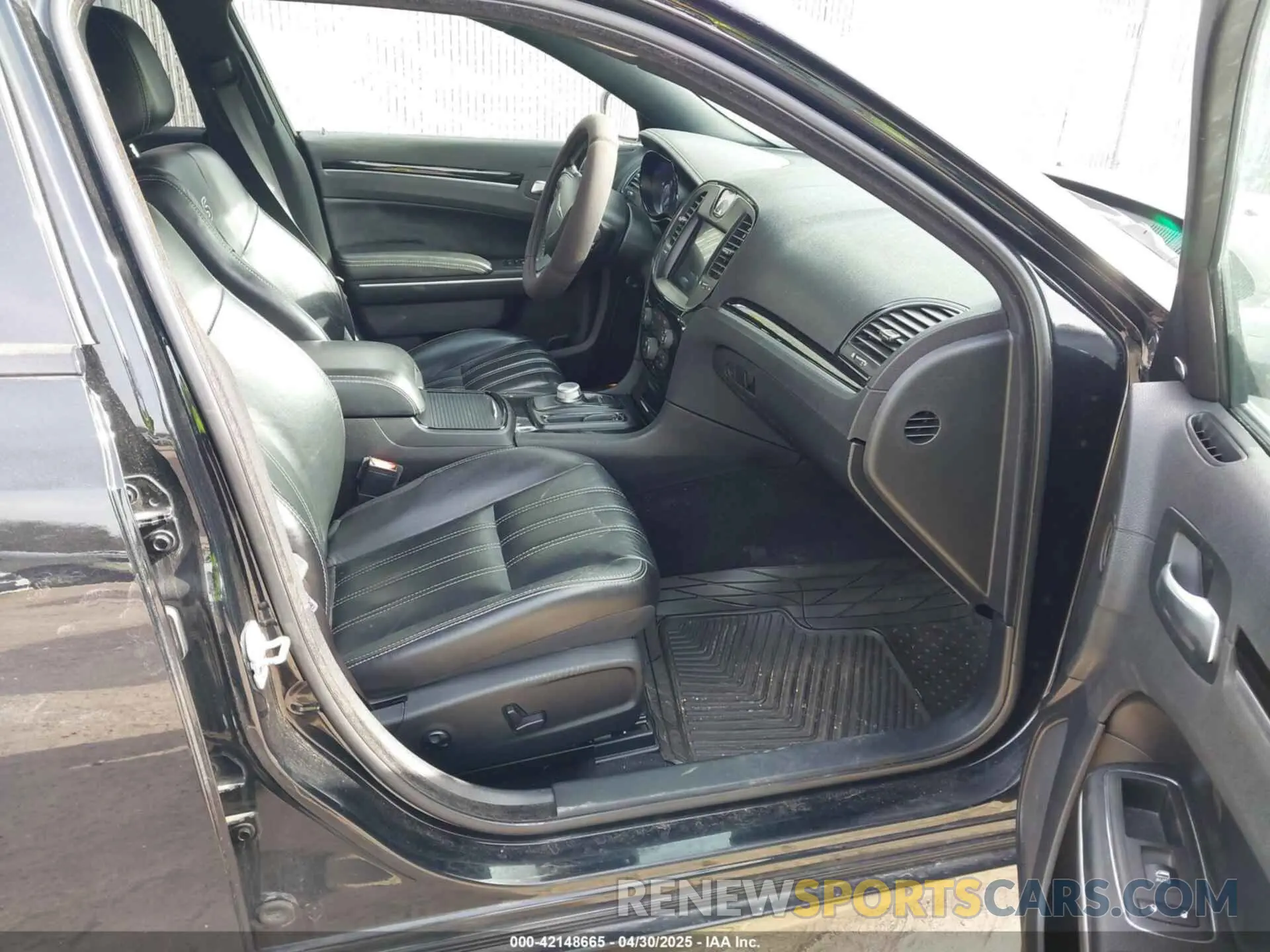 5 fotografías del automóvil dañado 2C3CCAGG0KH632108 CHRYSLER 300 2019