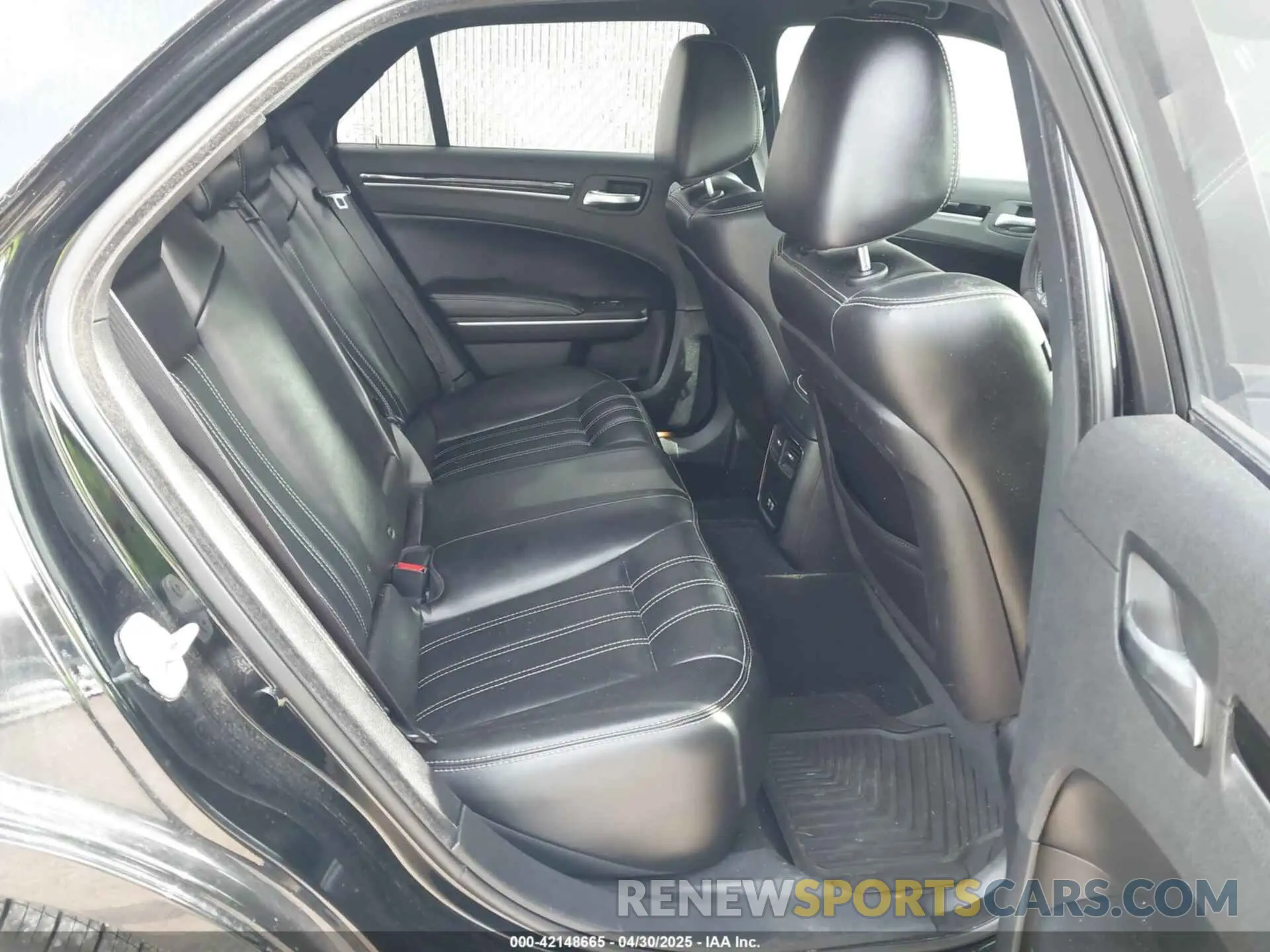 8 fotografías del automóvil dañado 2C3CCAGG0KH632108 CHRYSLER 300 2019
