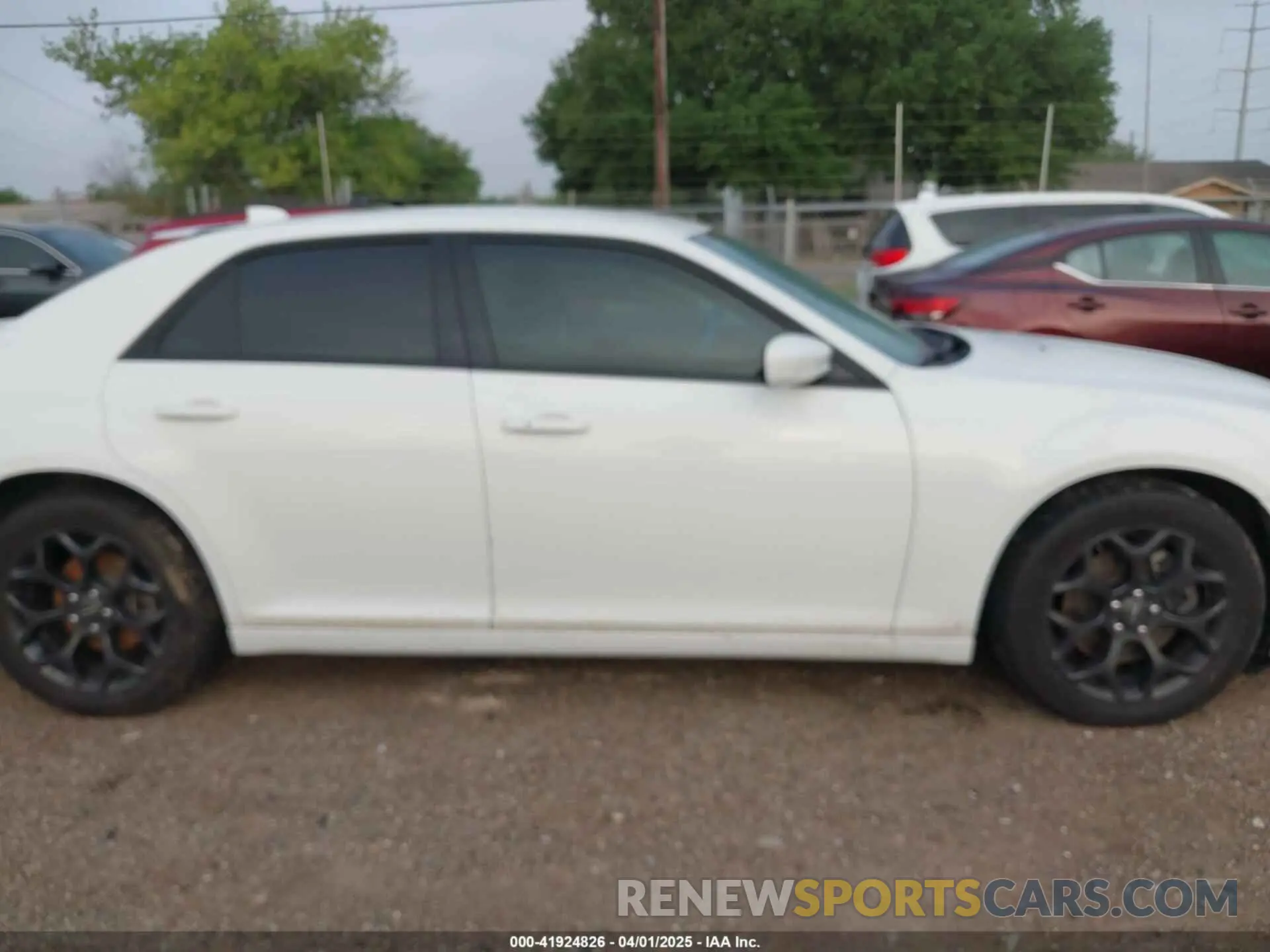 12 fotografías del automóvil dañado 2C3CCAGG3KH682596 CHRYSLER 300 2019