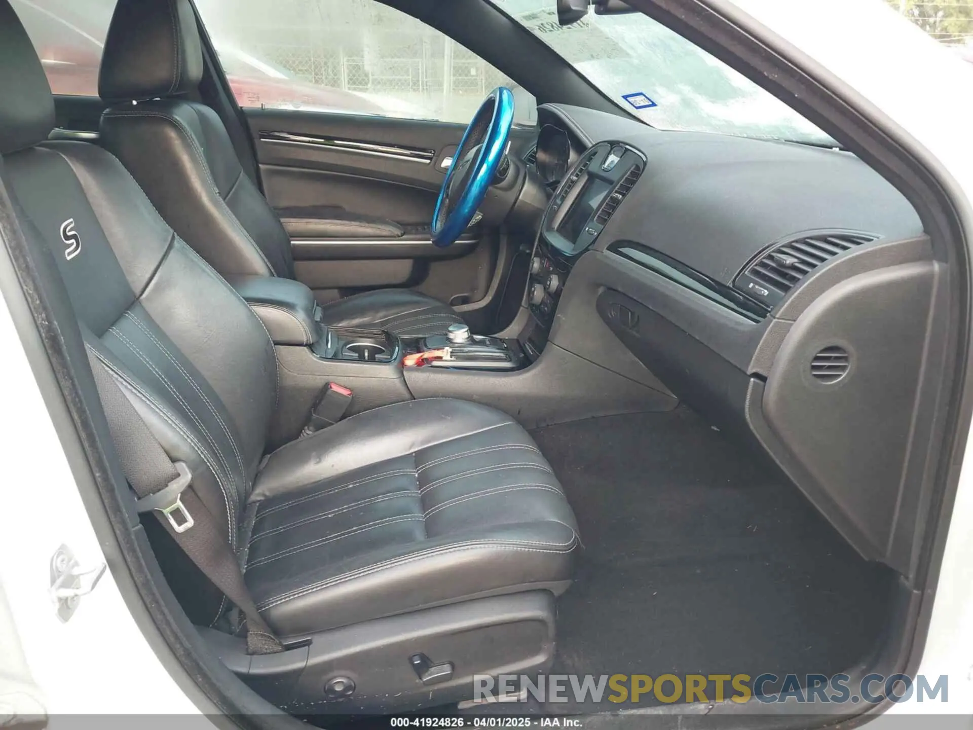 5 fotografías del automóvil dañado 2C3CCAGG3KH682596 CHRYSLER 300 2019