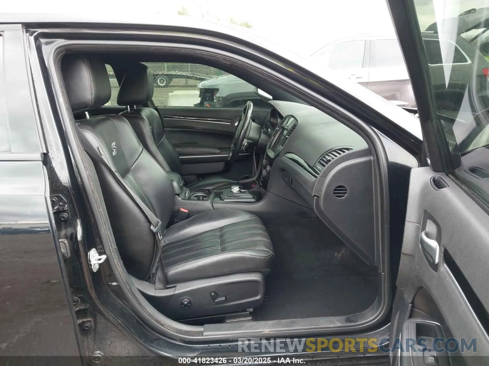 5 fotografías del automóvil dañado 2C3CCAGG3KH689905 CHRYSLER 300 2019
