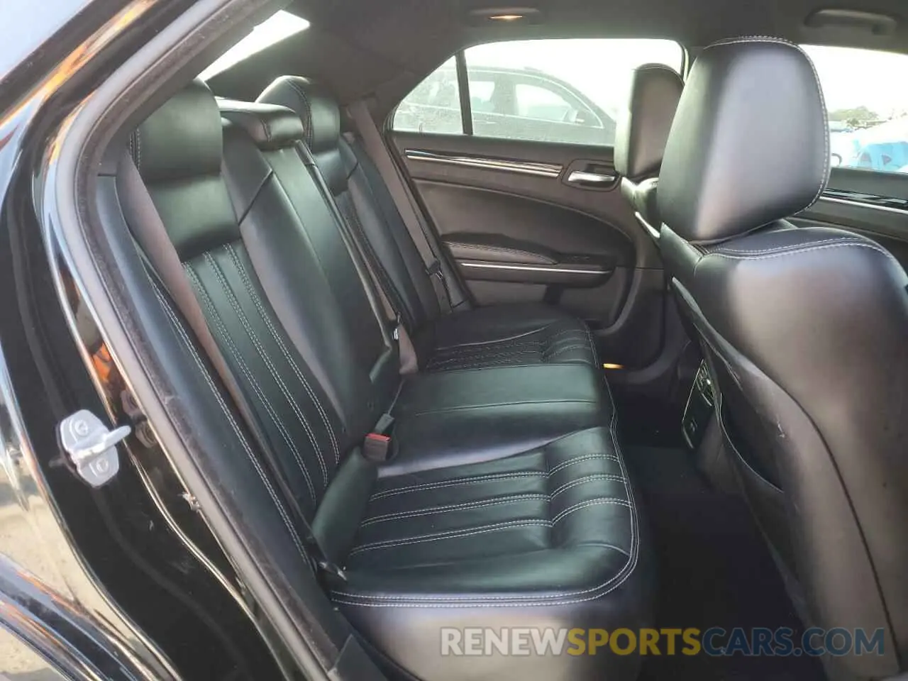 10 fotografías del automóvil dañado 2C3CCAGG7KH610672 CHRYSLER 300 2019