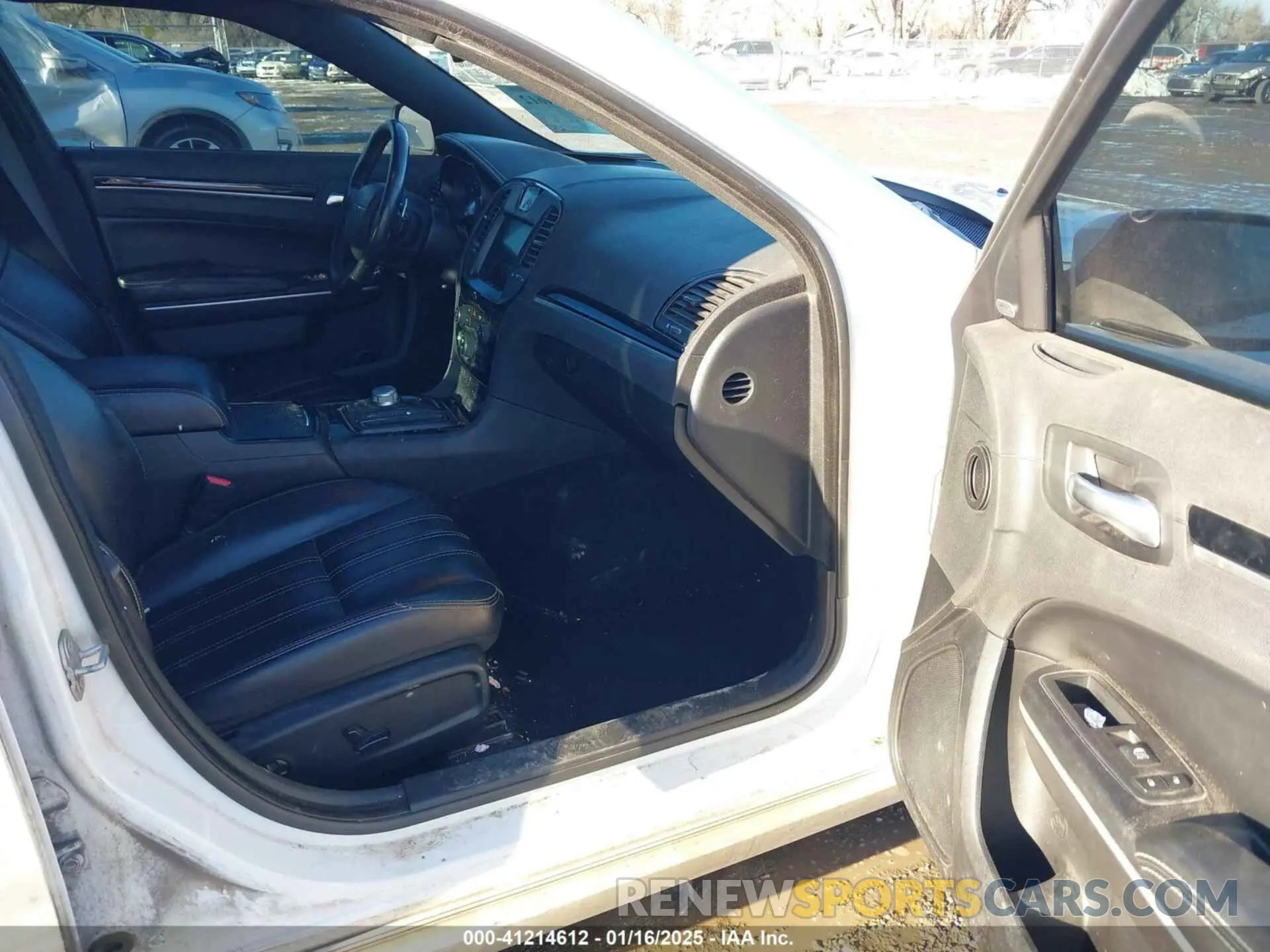5 fotografías del automóvil dañado 2C3CCAGG8KH542723 CHRYSLER 300 2019
